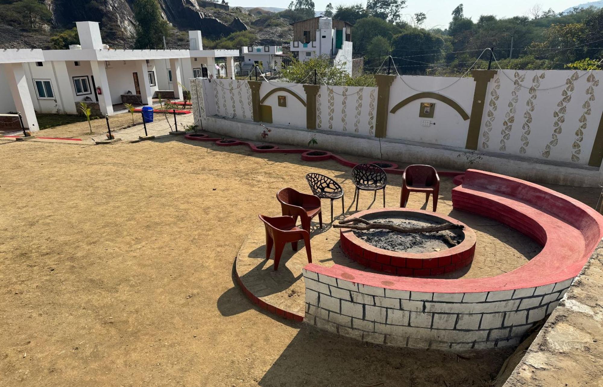 Mahua Monks Hotel *