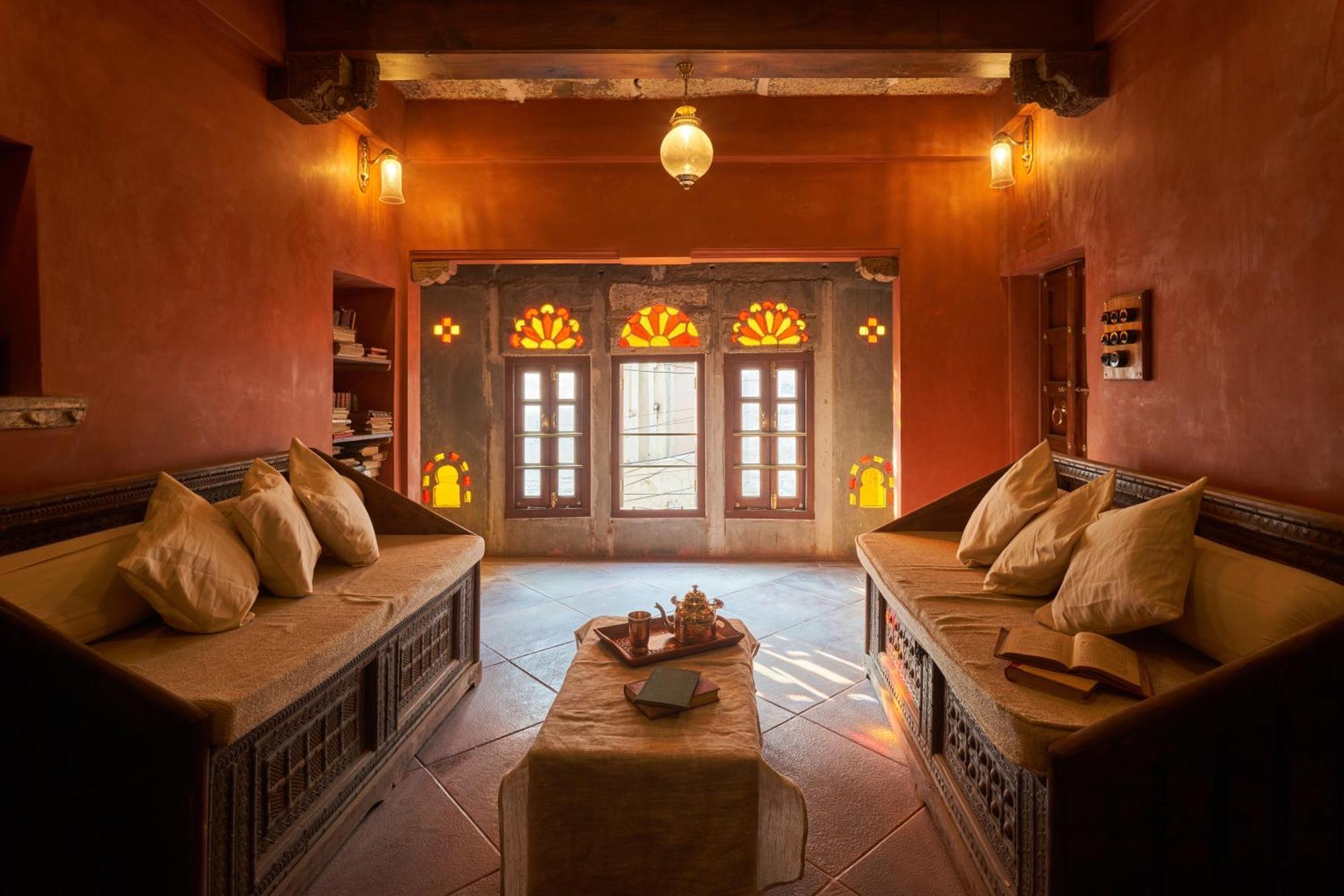 Hotel Kaladwas Lal Haveli *
