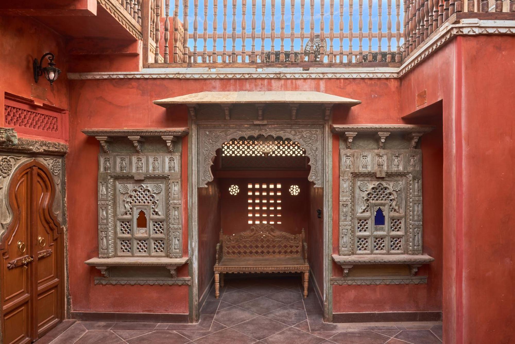 Hotel Kaladwas Lal Haveli *