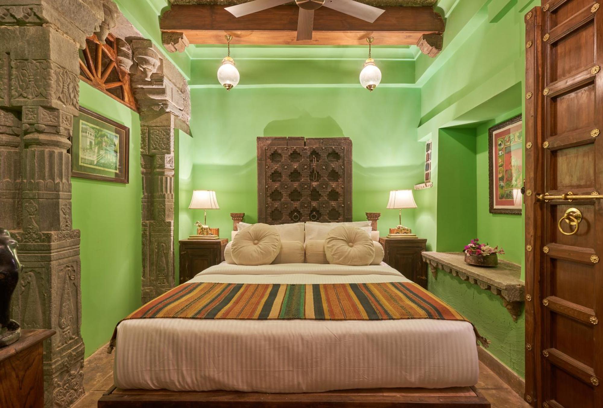 Kaladwas Lal Haveli Hotel *