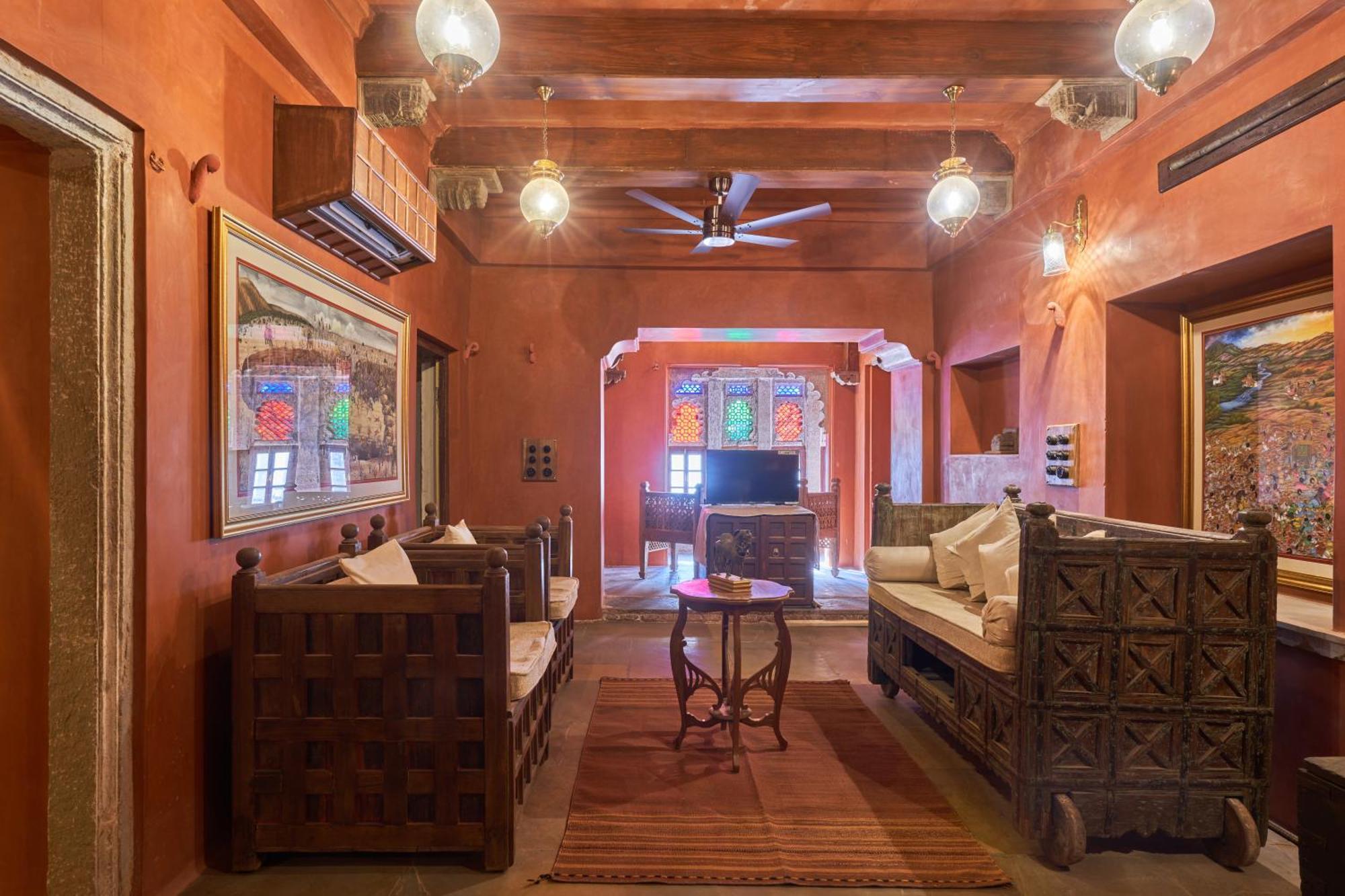 Hotel Kaladwas Lal Haveli *
