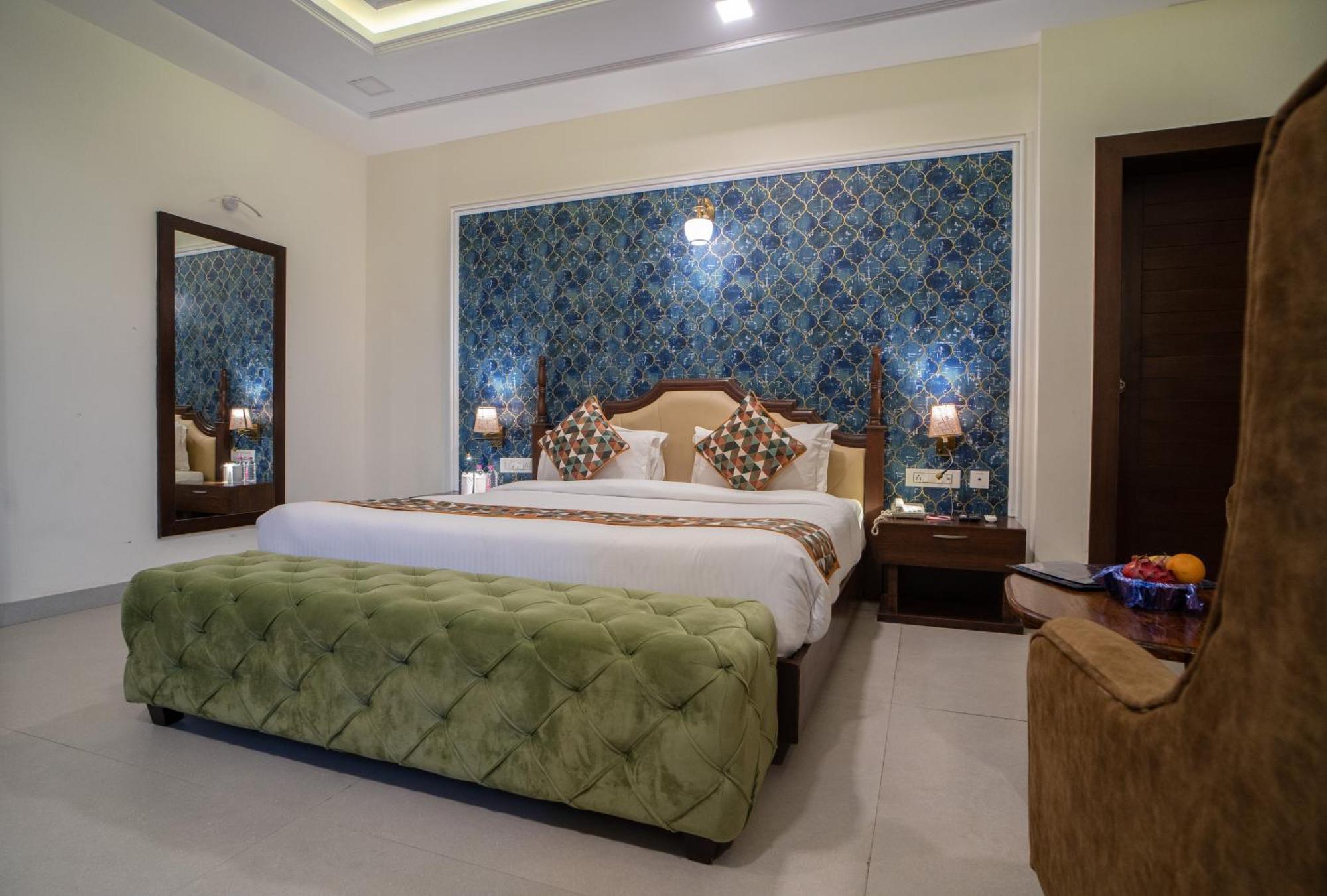Hotel The Courtyard - Beyond Bar & Club 4*