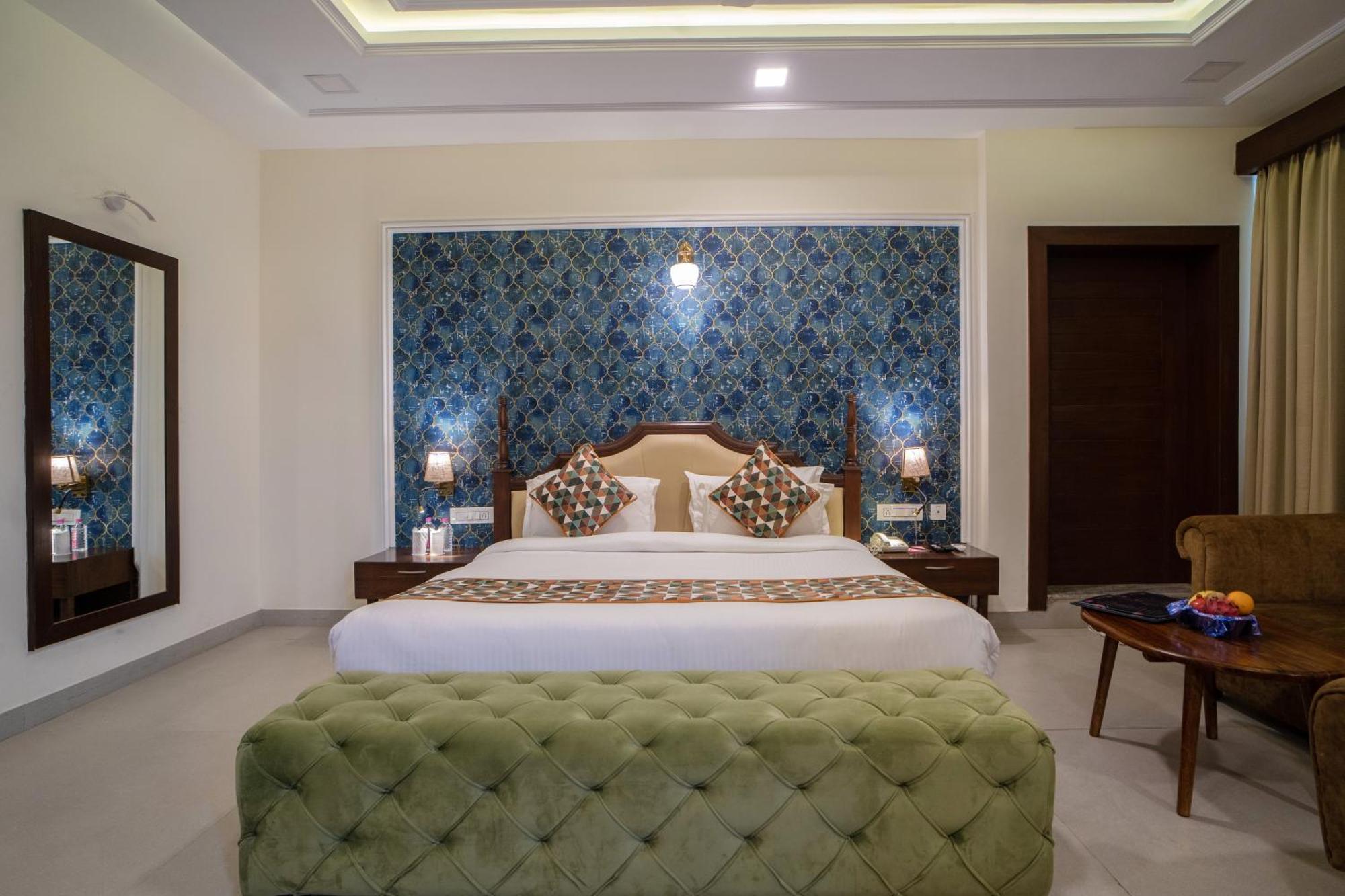 The Courtyard - Beyond Bar & Club 4*