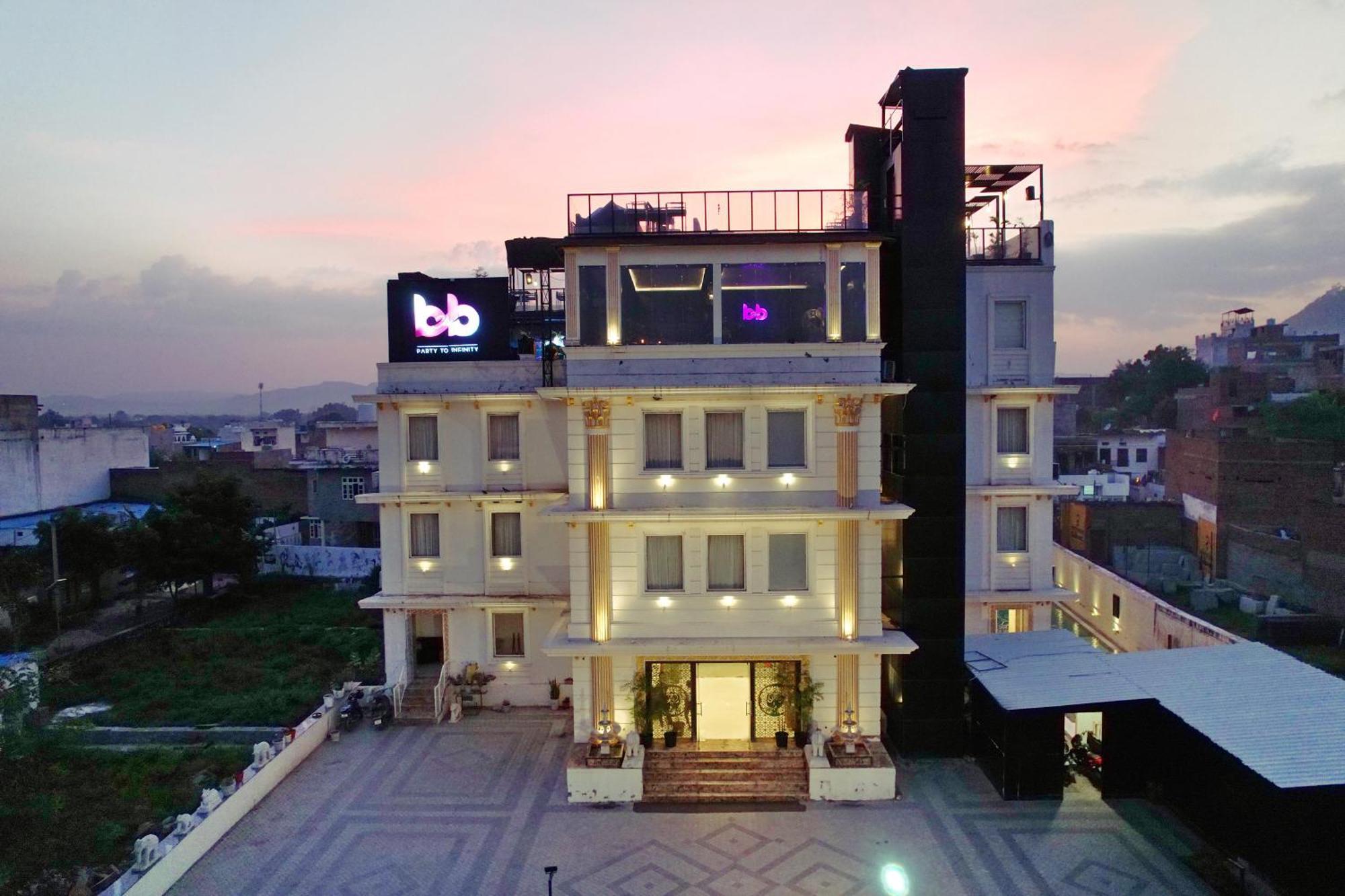 Hotel The Courtyard - Beyond Bar & Club Udaipur