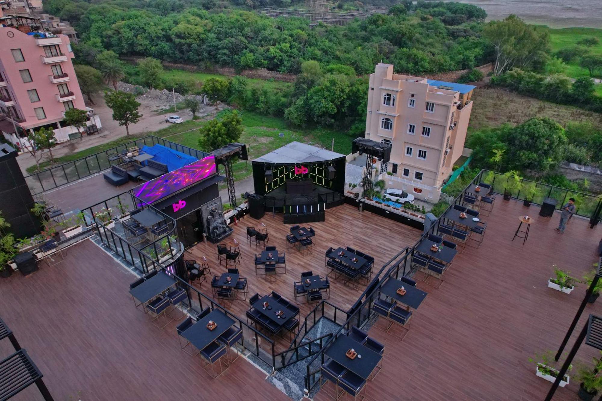 Hotel The Courtyard - Beyond Bar & Club