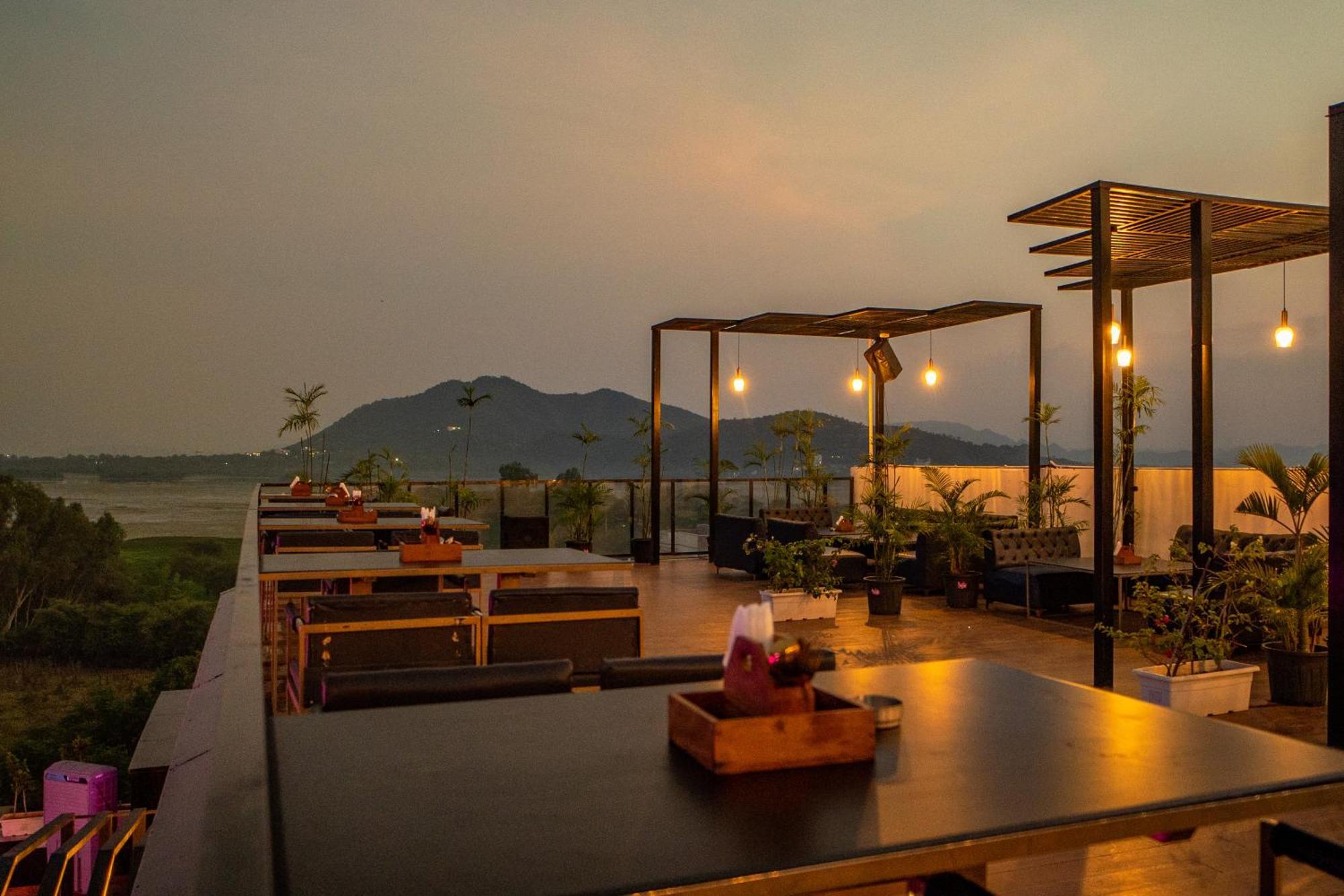The Courtyard - Beyond Bar & Club 4* Udaipur