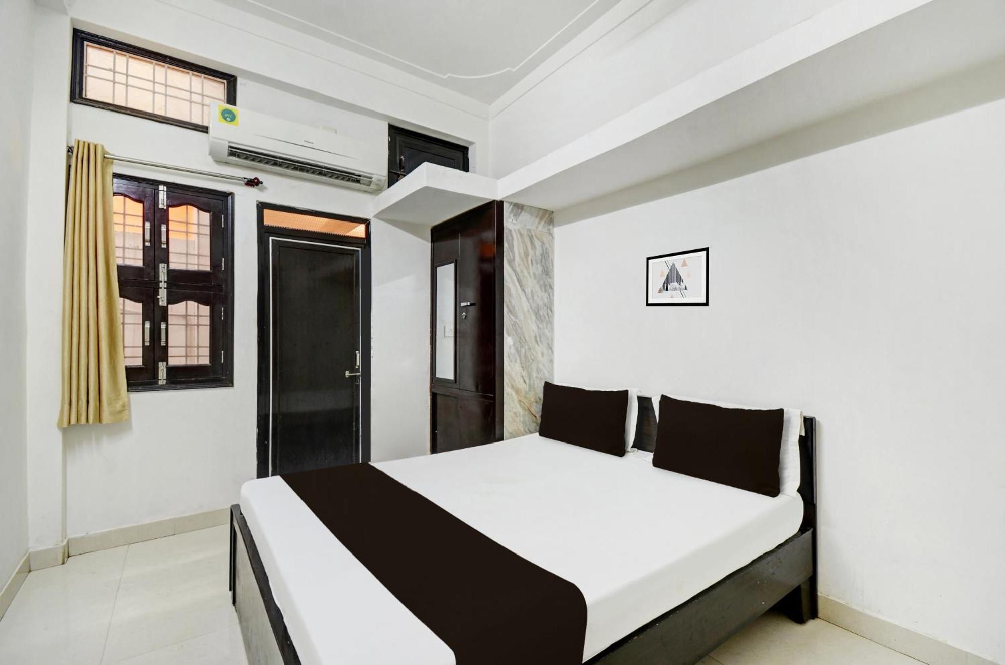 Hotel O The White Haveli 3*