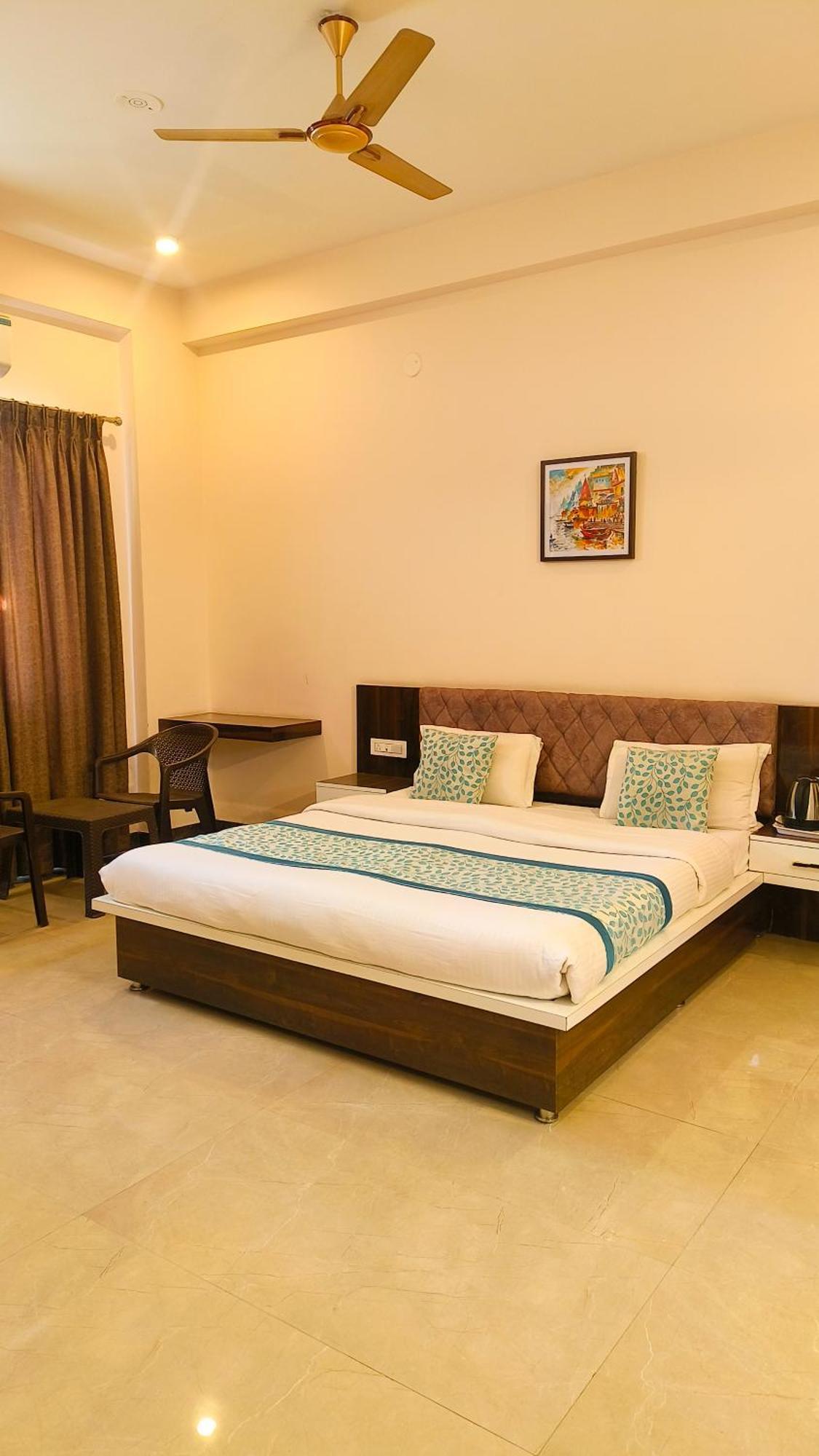 Hotel Jagat Near Fatehsagar 3*
