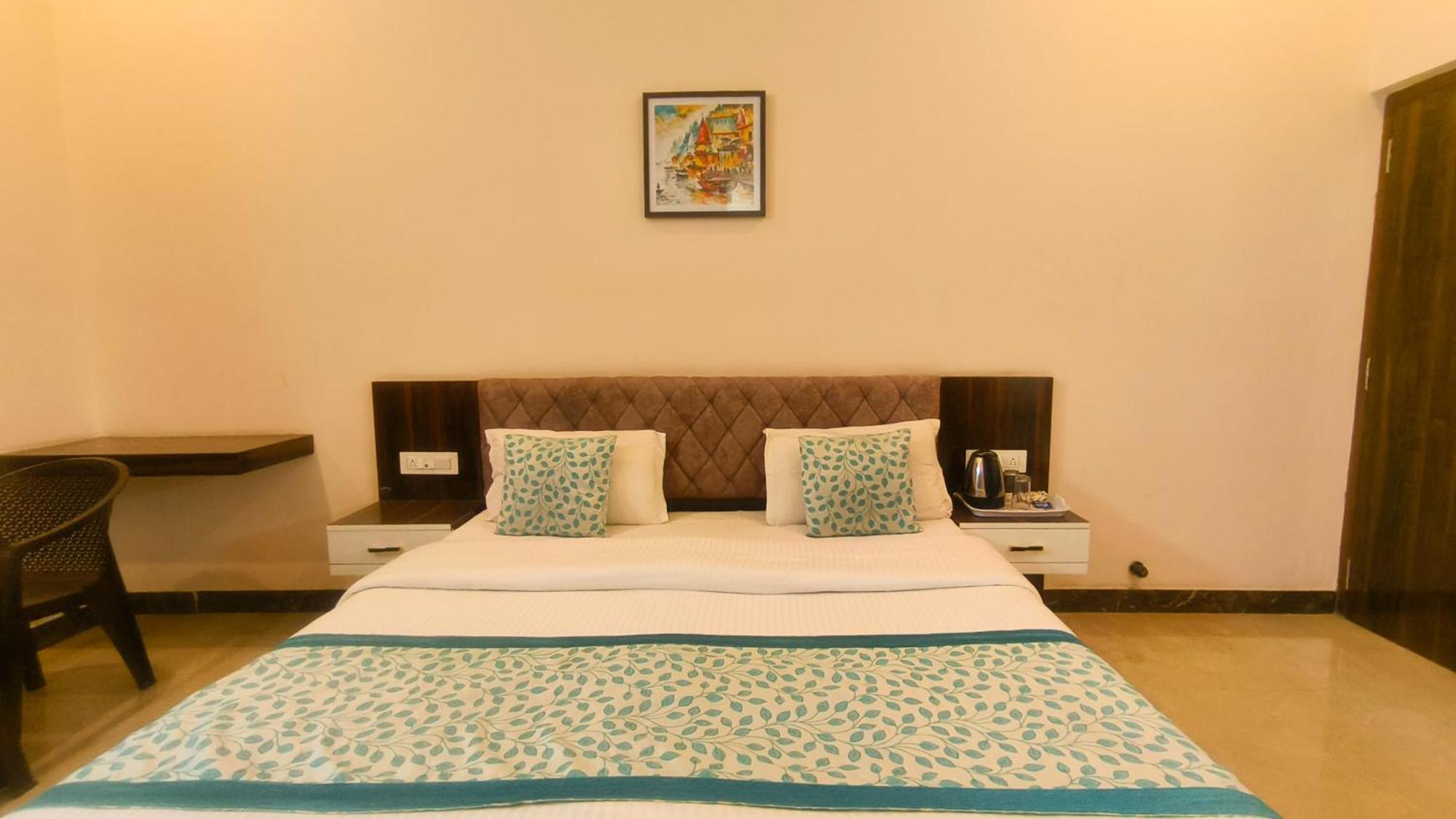 Hotel Jagat Near Fatehsagar 3*