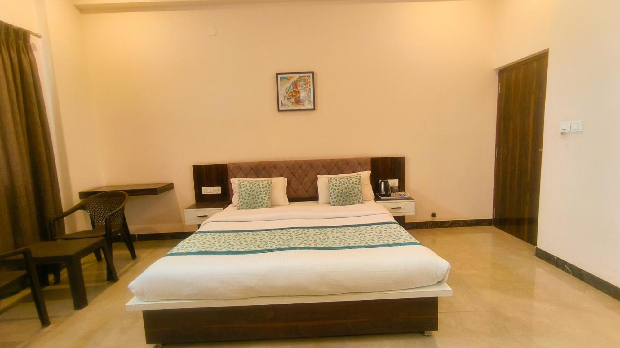 Jagat Near Fatehsagar 3*