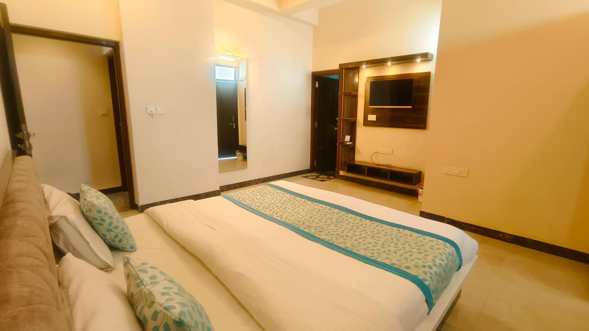 Hotel Jagat Near Fatehsagar Udaipur