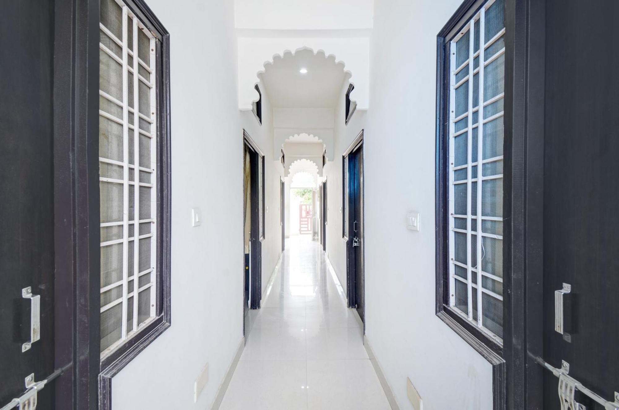 Hotel O The White Haveli