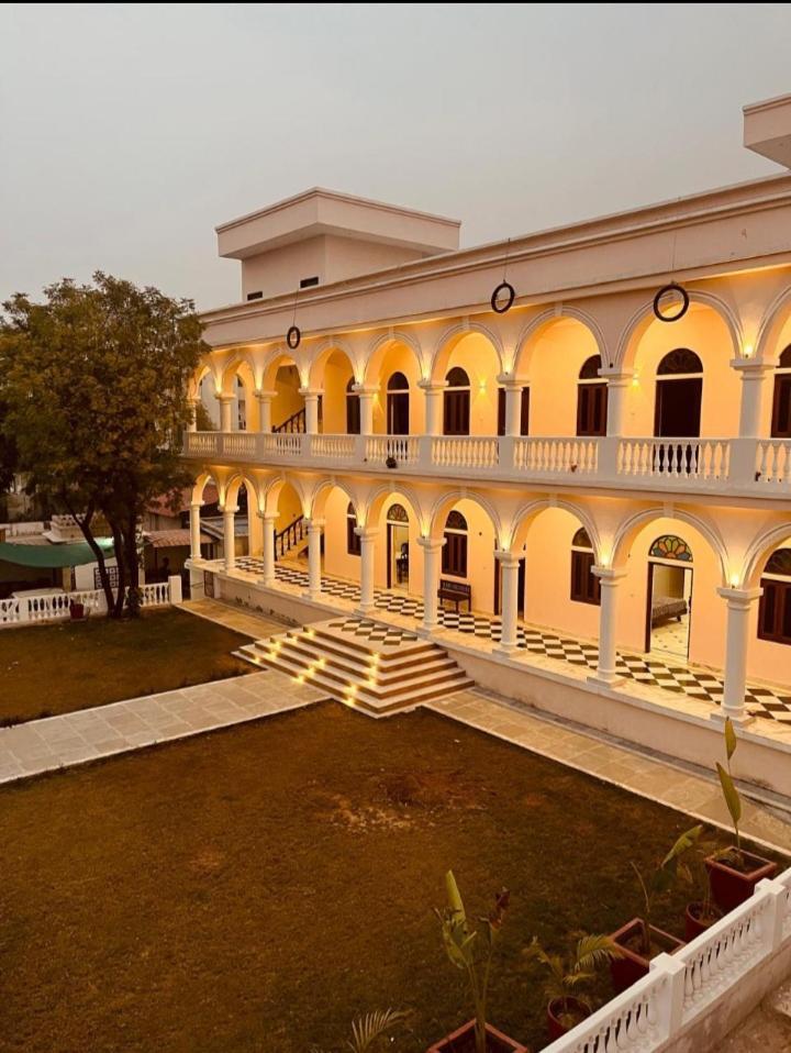 Shivrati Vilas, Himmat Bagh