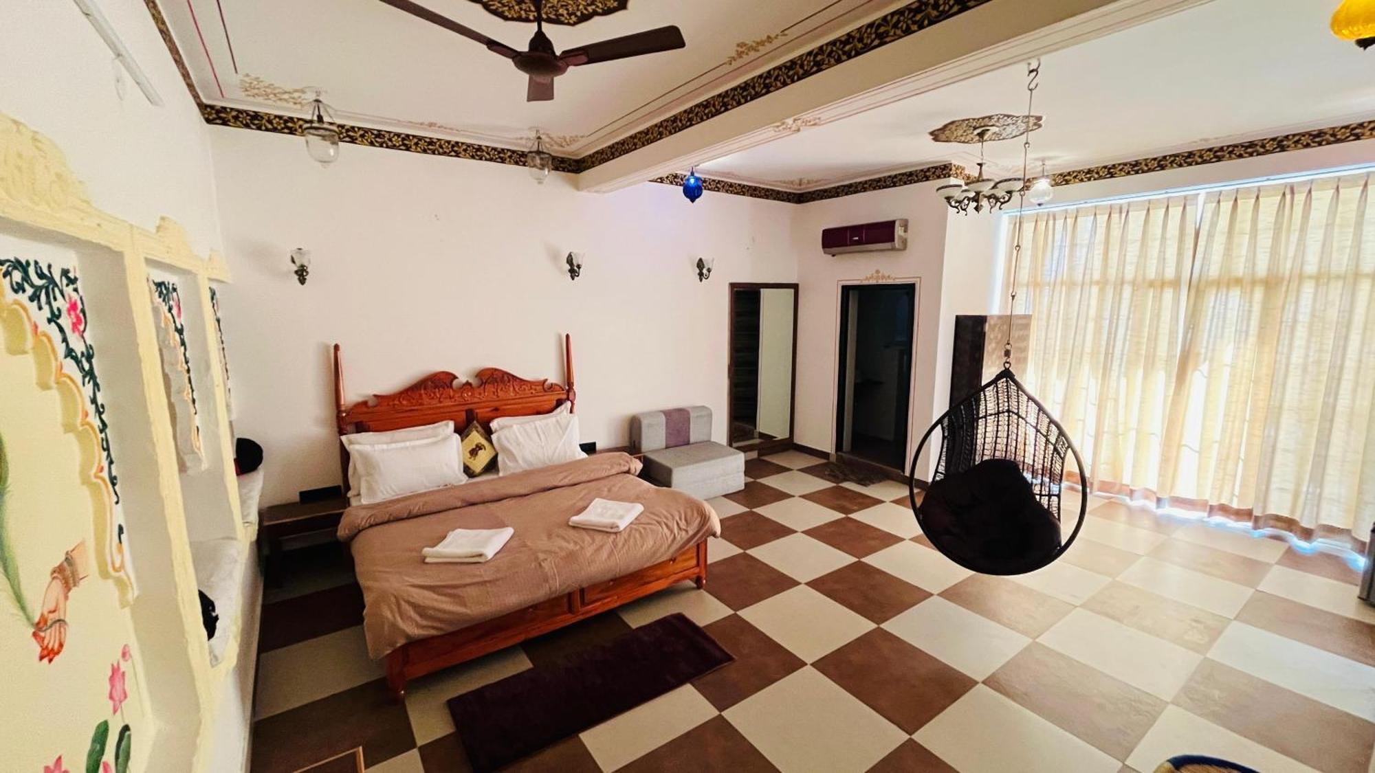 Ushaan Haveli Hotel