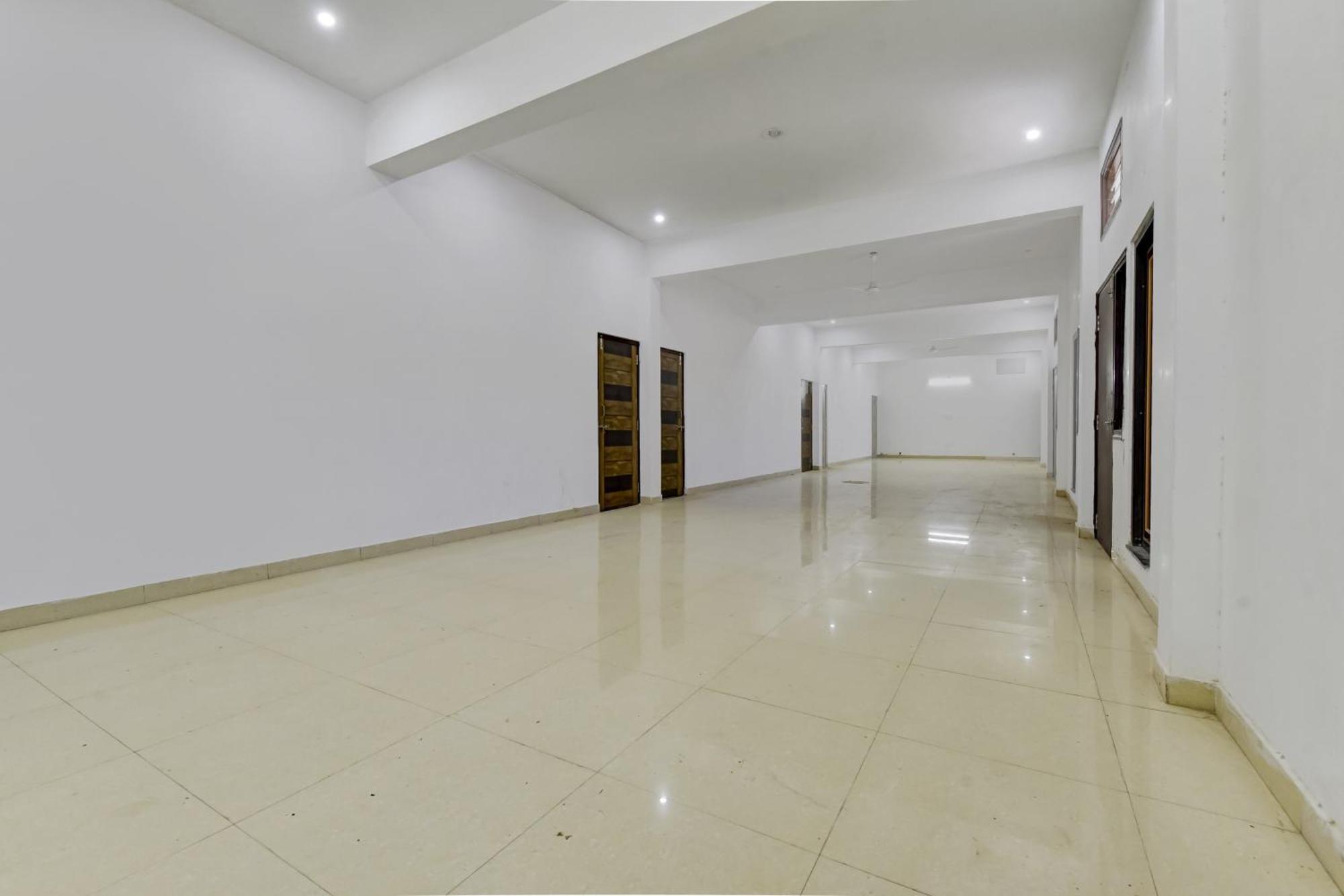 Hotel O Radhe 4*