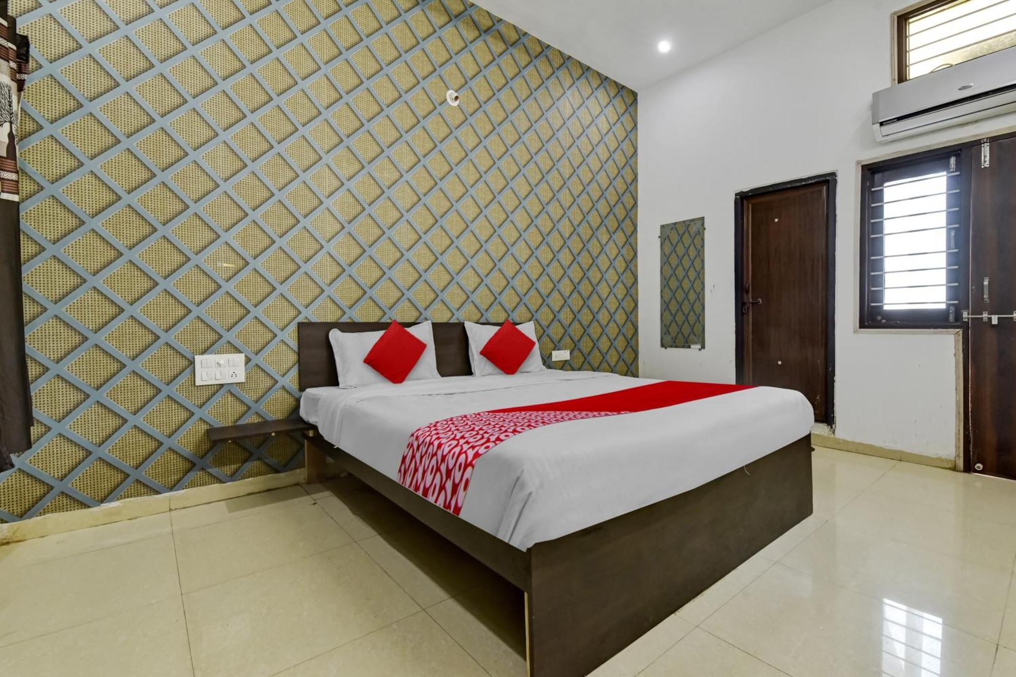 Hotel O Radhe 4*