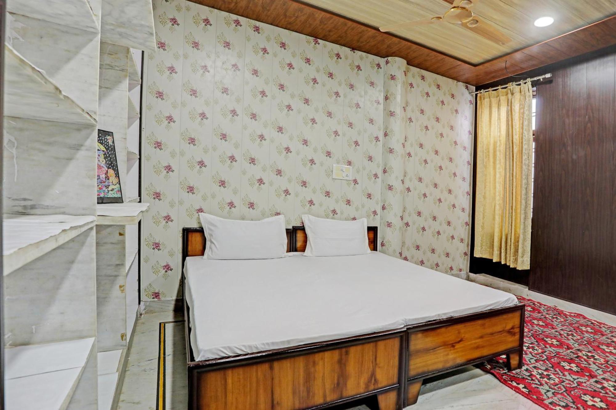 O The Gunjan Palace