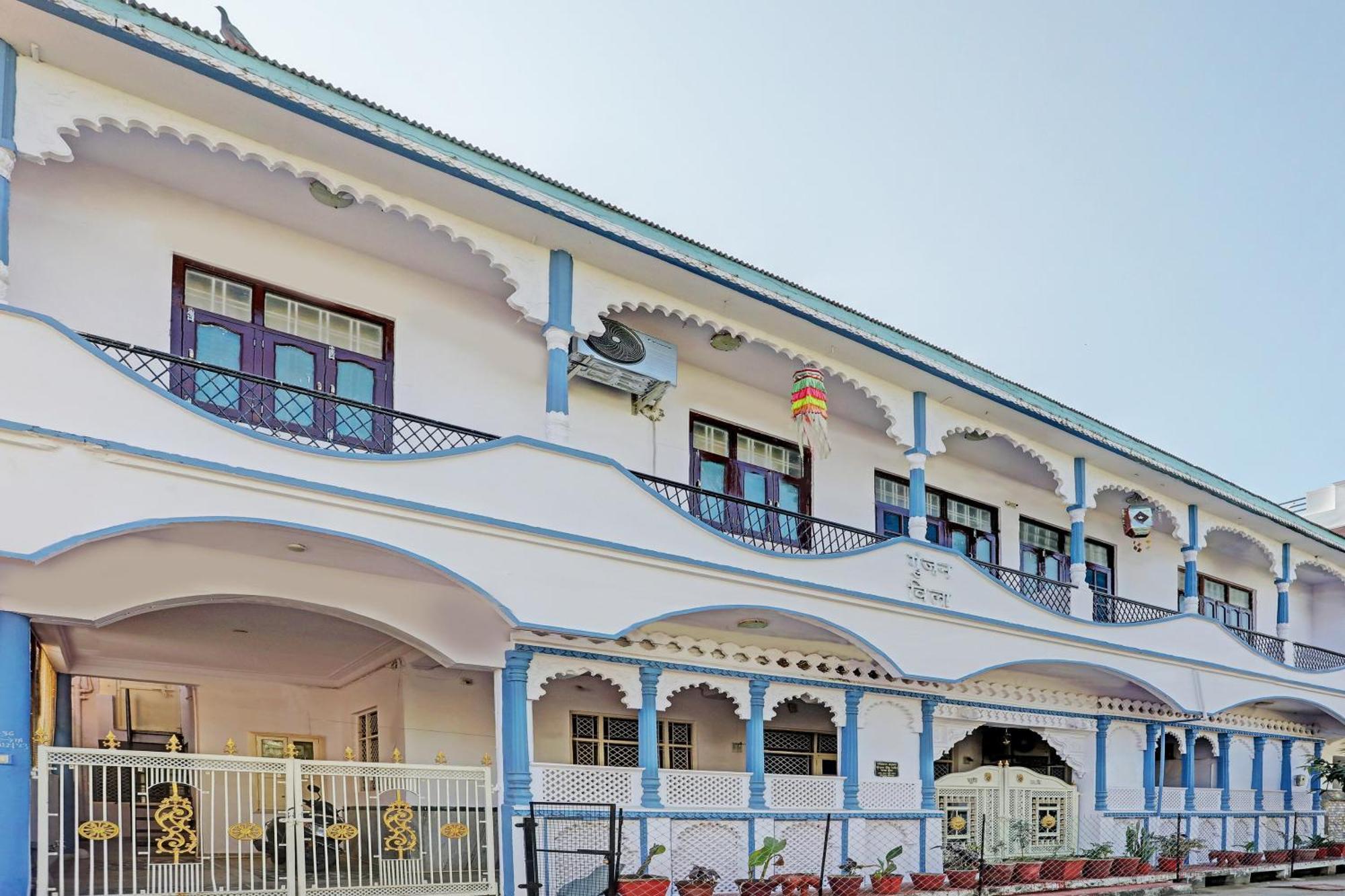 O The Gunjan Palace Guest house