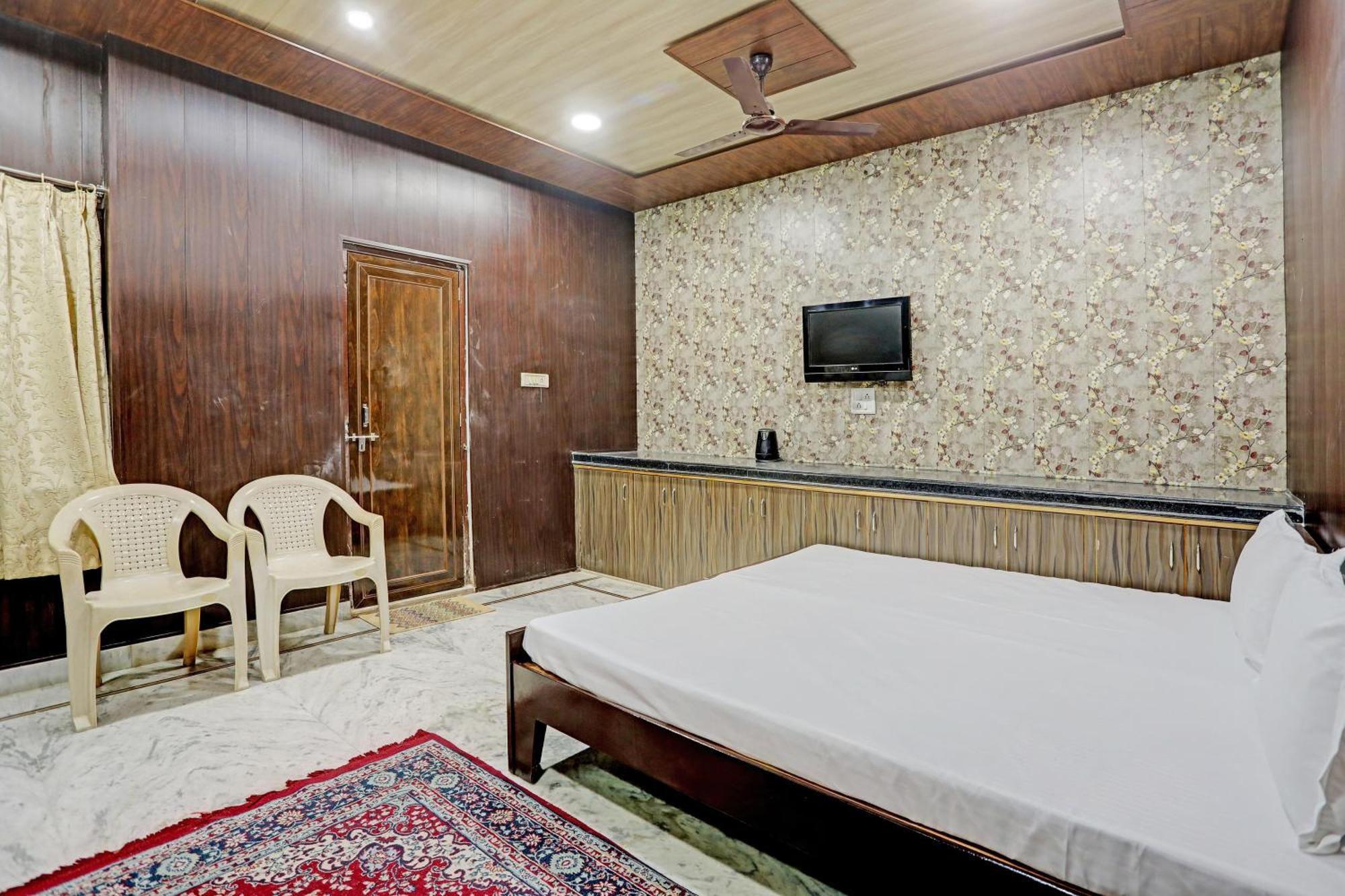 O The Gunjan Palace *