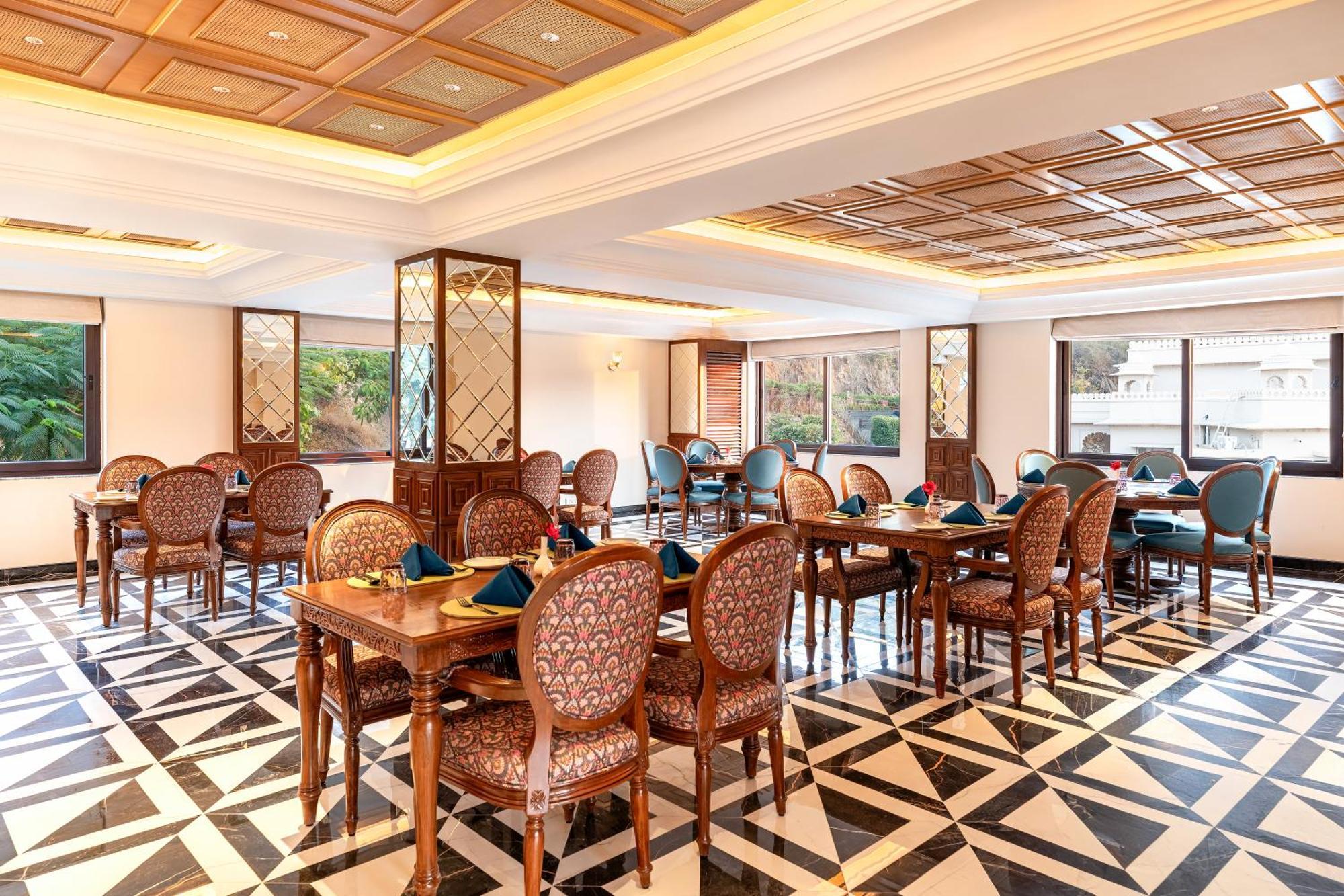 Hotel Sayaji &
