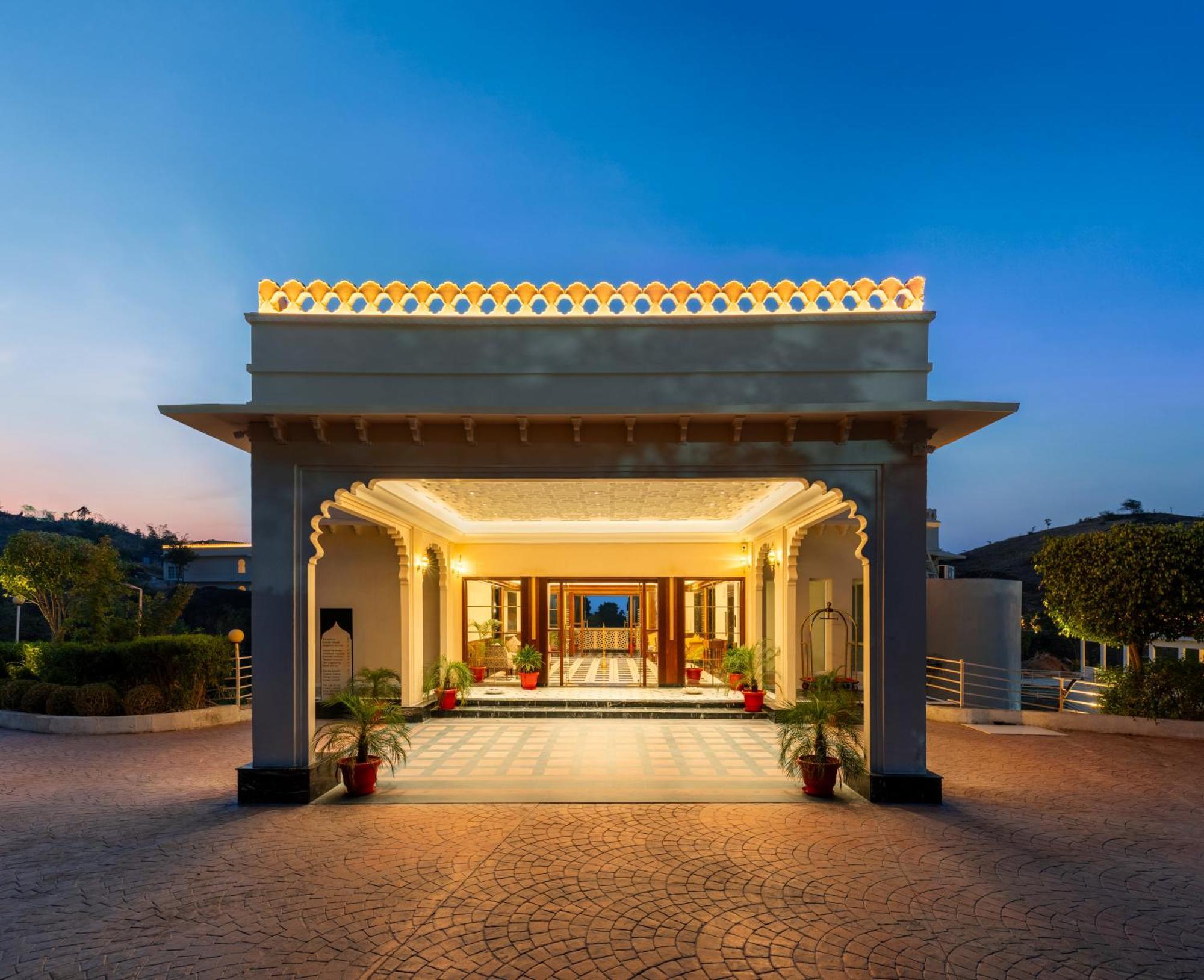 Sayaji & Hotel