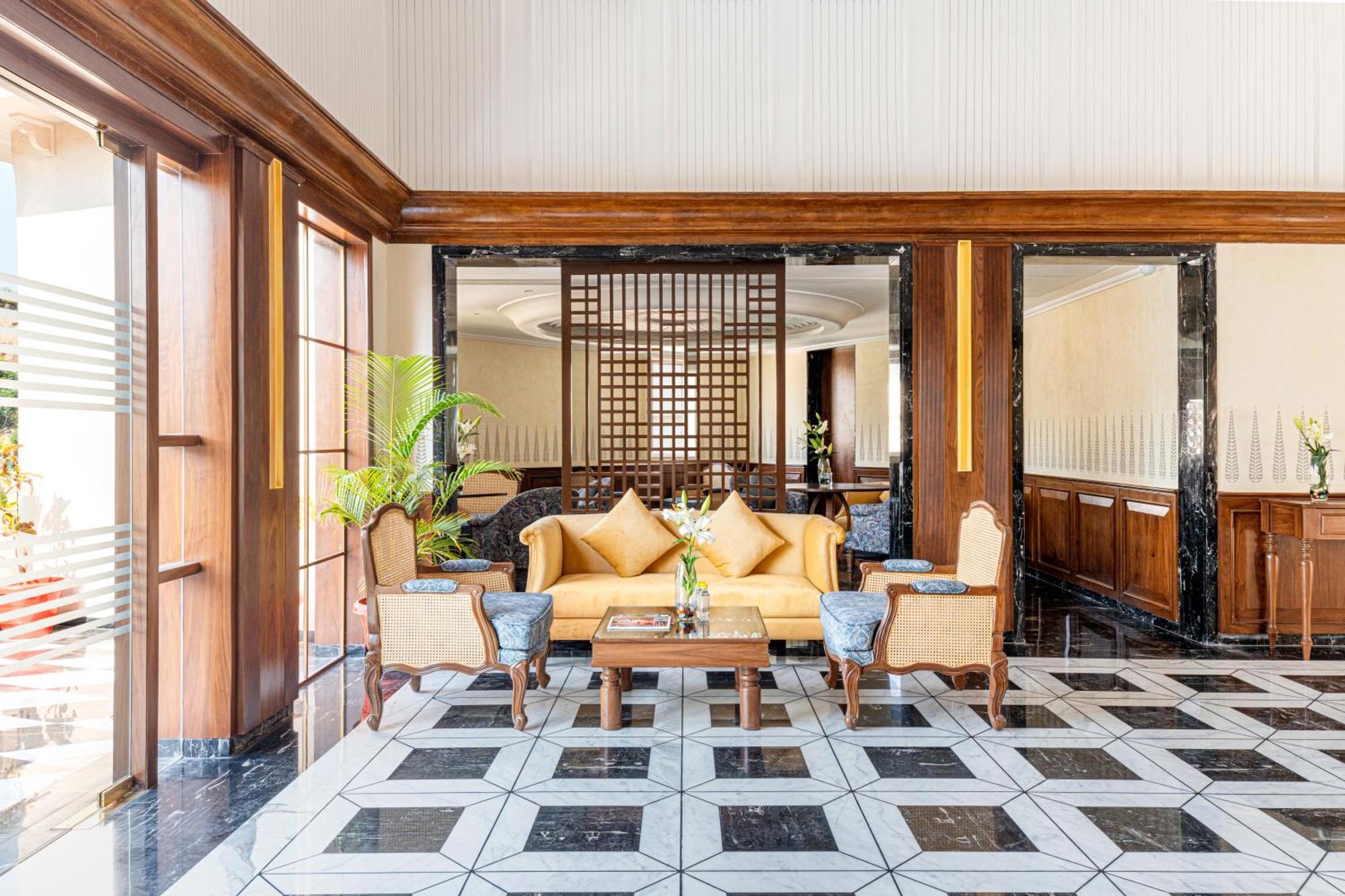 Hotel Sayaji & 5*