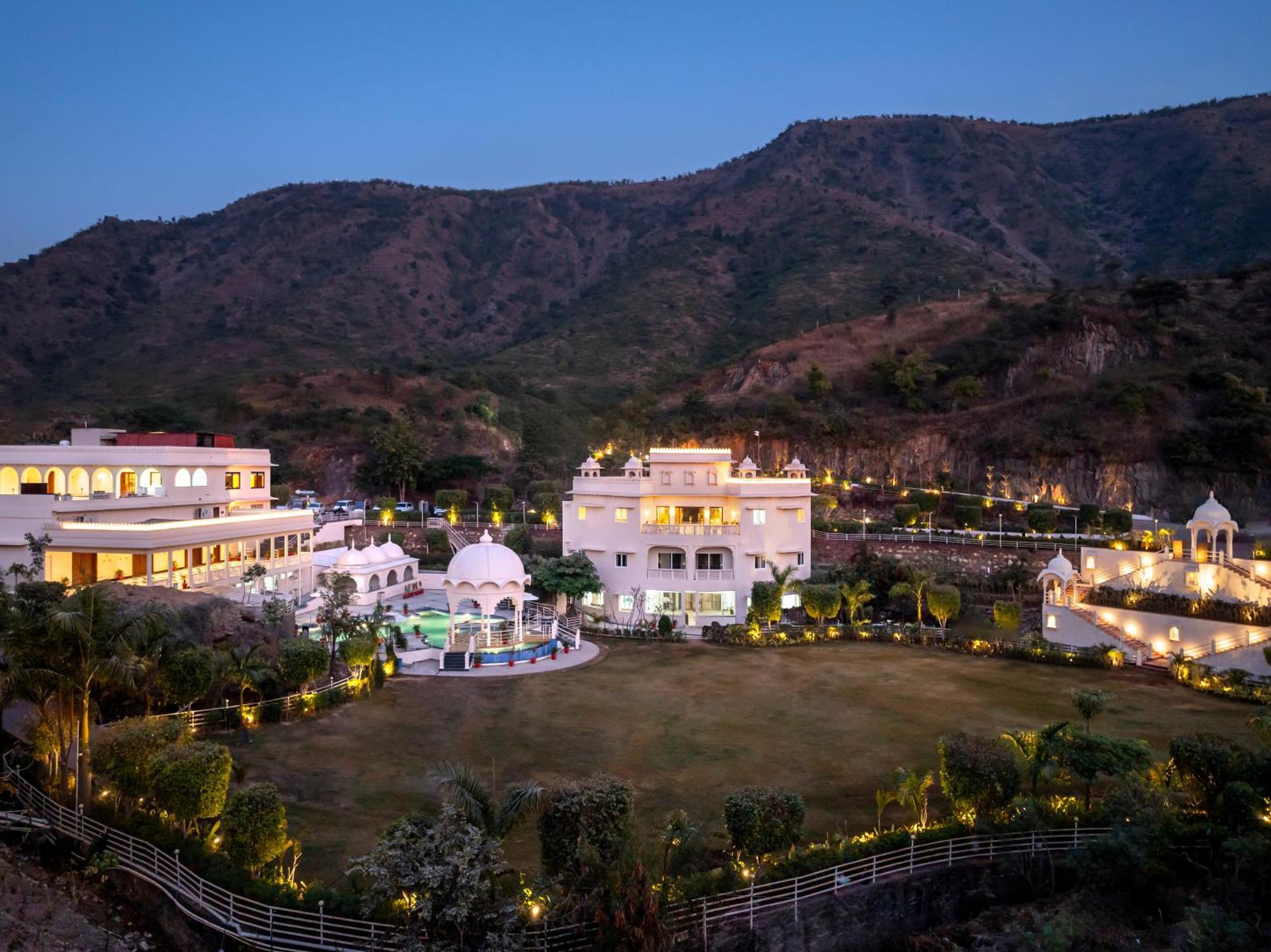 Hotel Sayaji & Udaipur