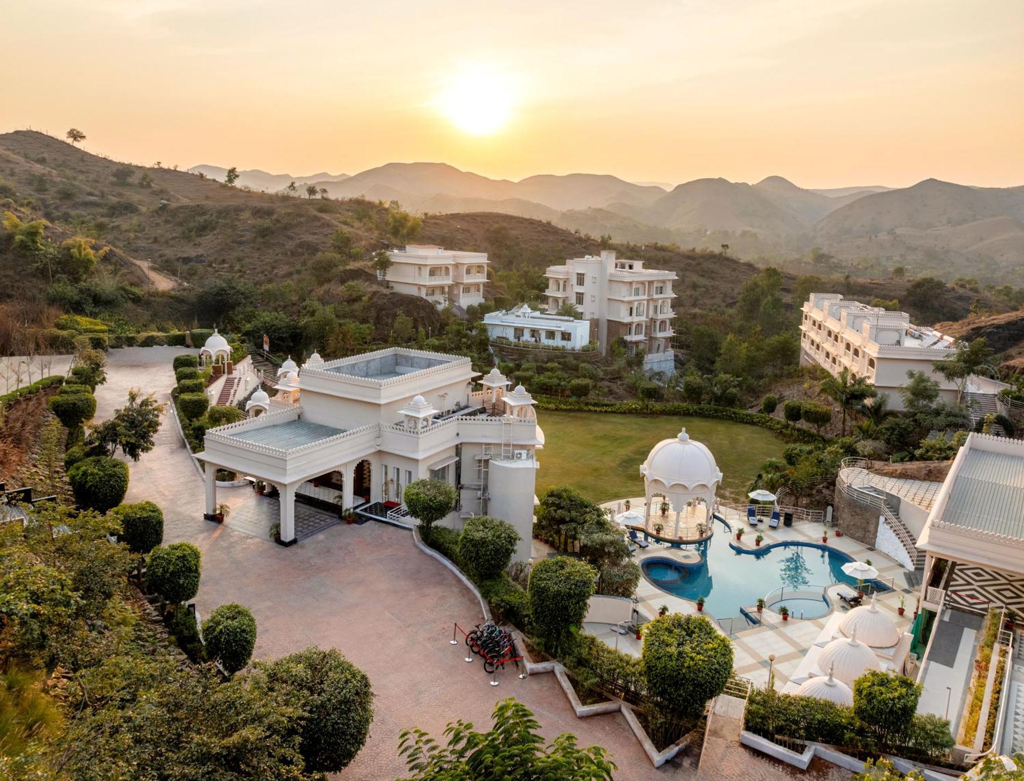 Sayaji & Hotel 5*