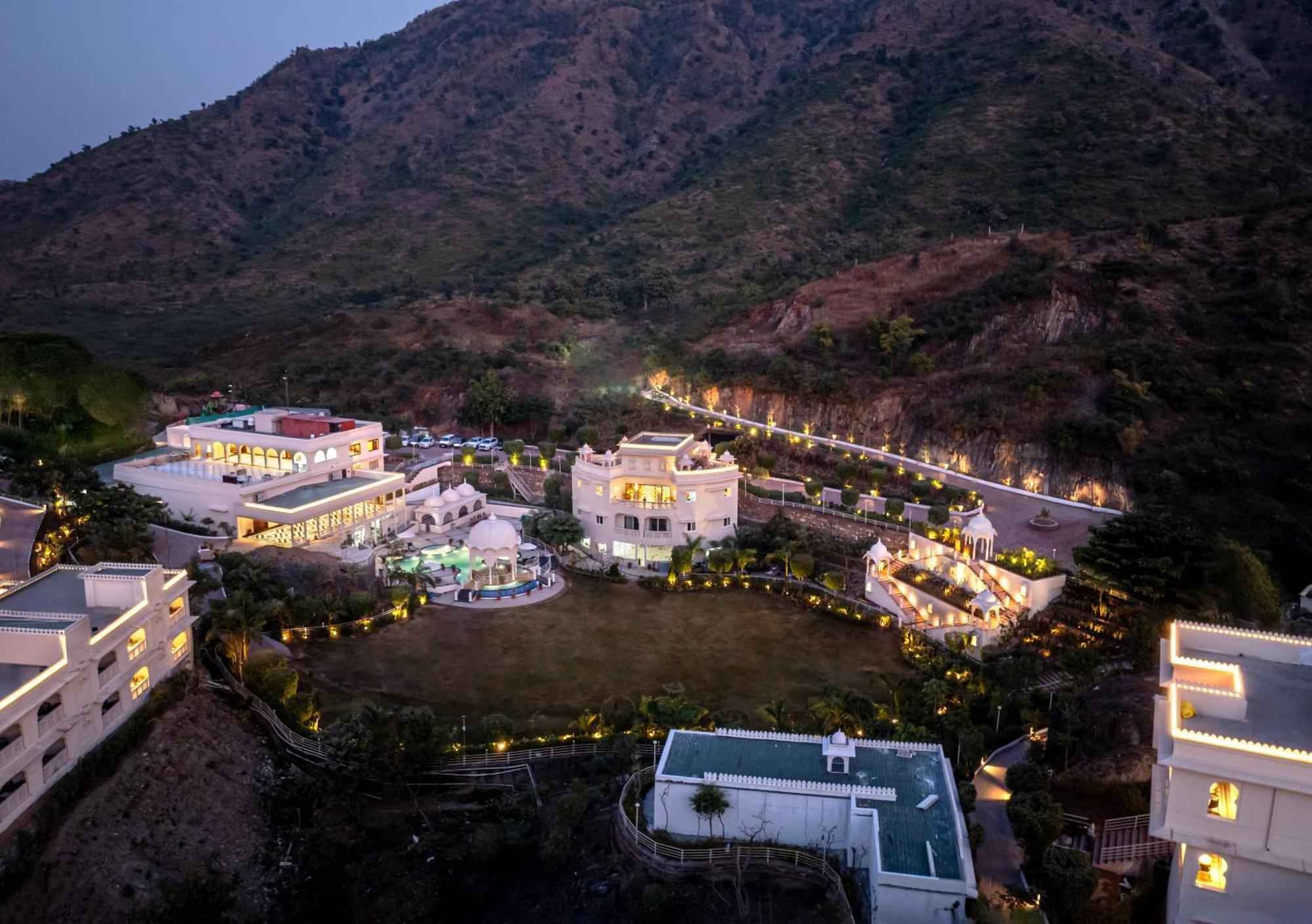 Sayaji & Hotel 5*