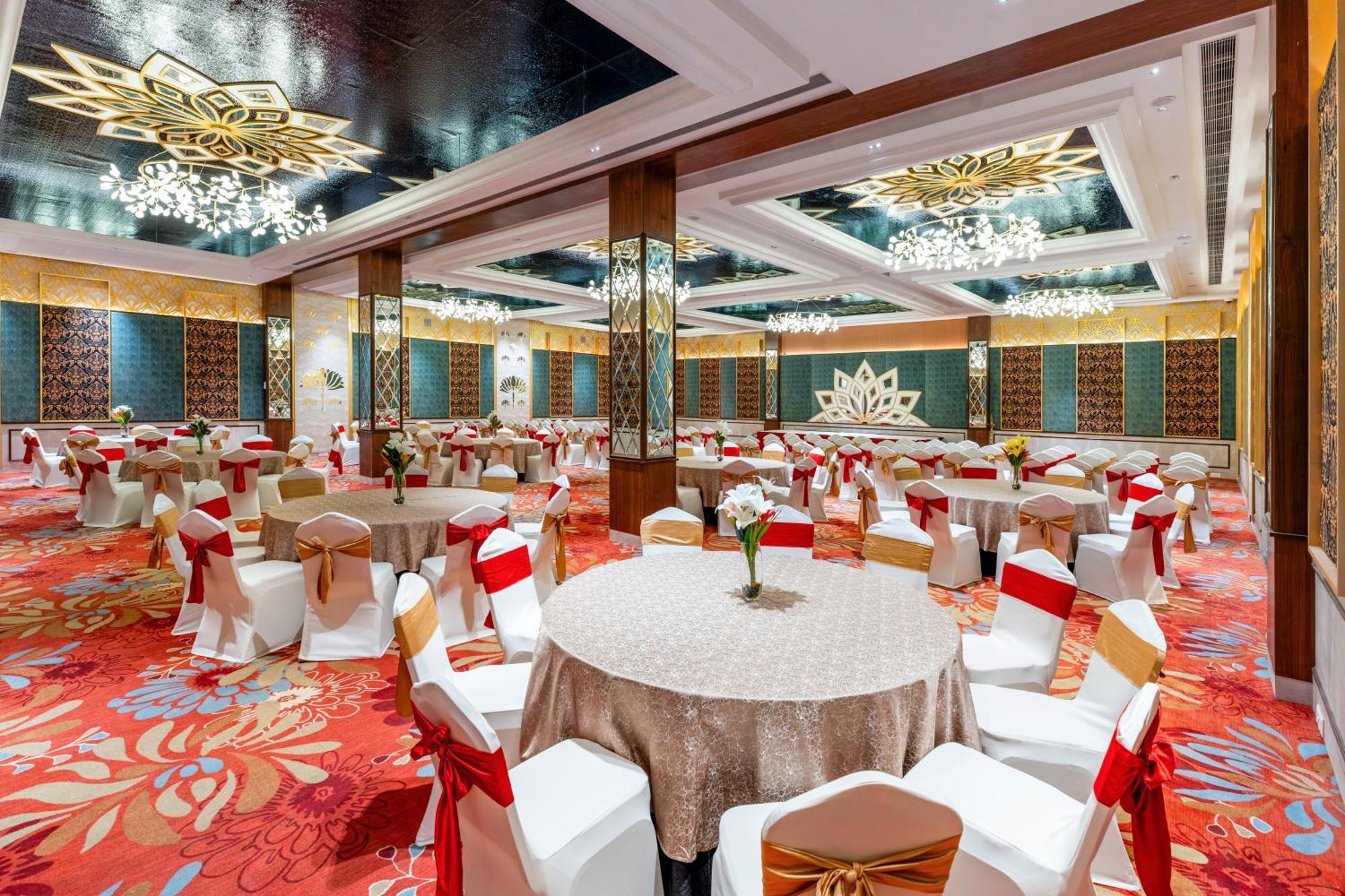 Hotel Sayaji & 5*