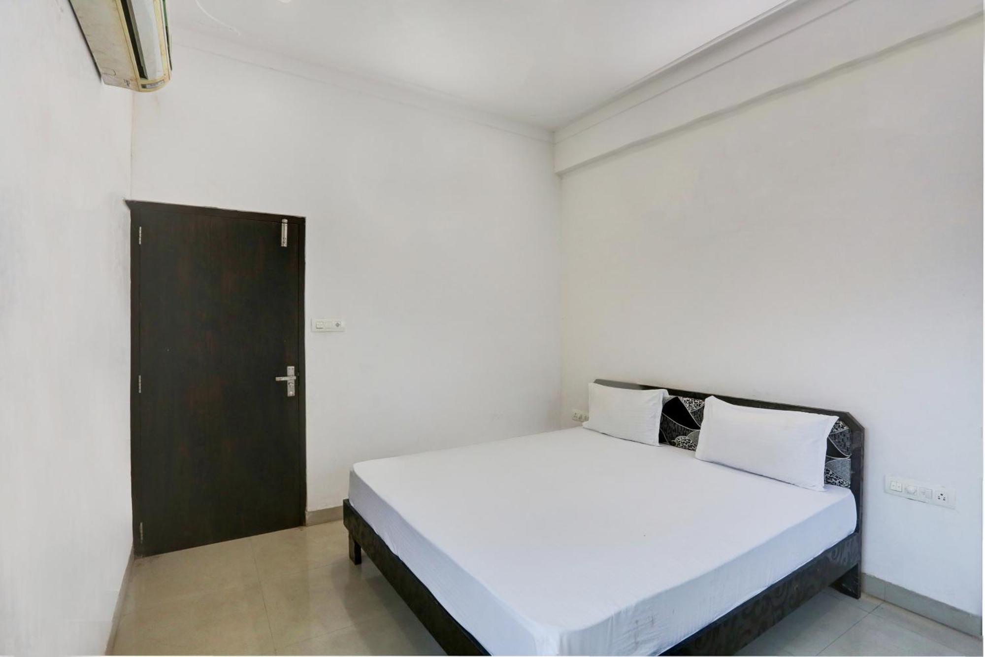 Super O Goverdhan Hotel