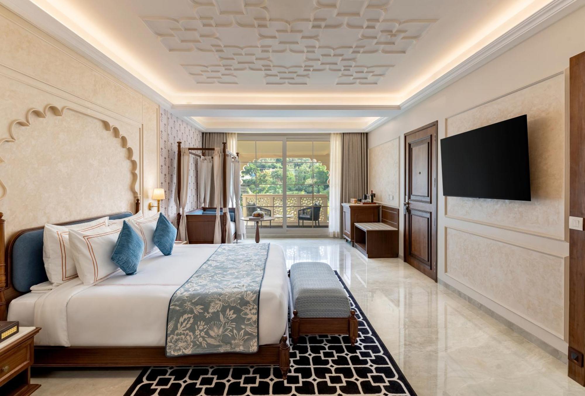 Sayaji & Hotel