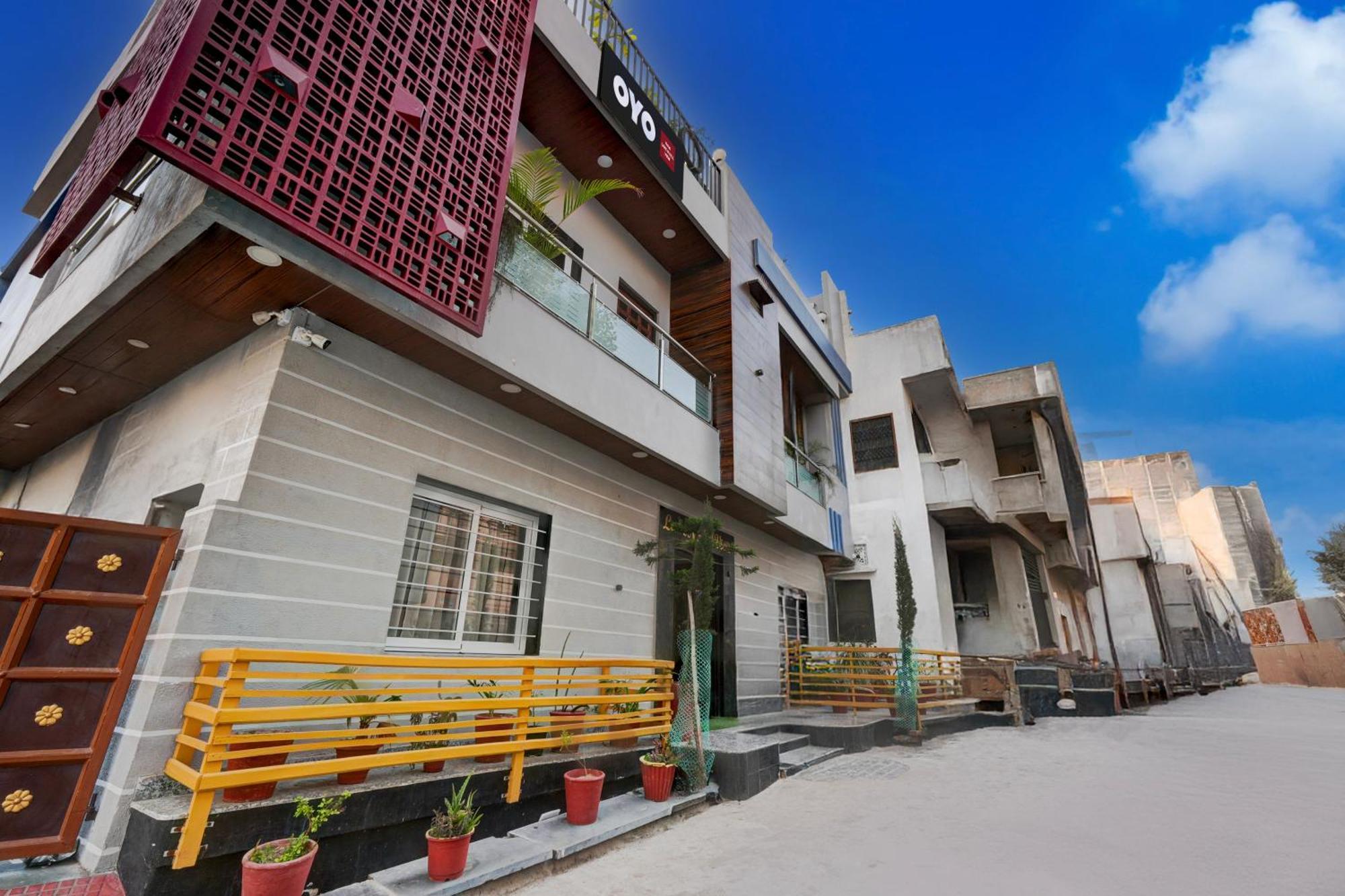 O N Hill View Hotel