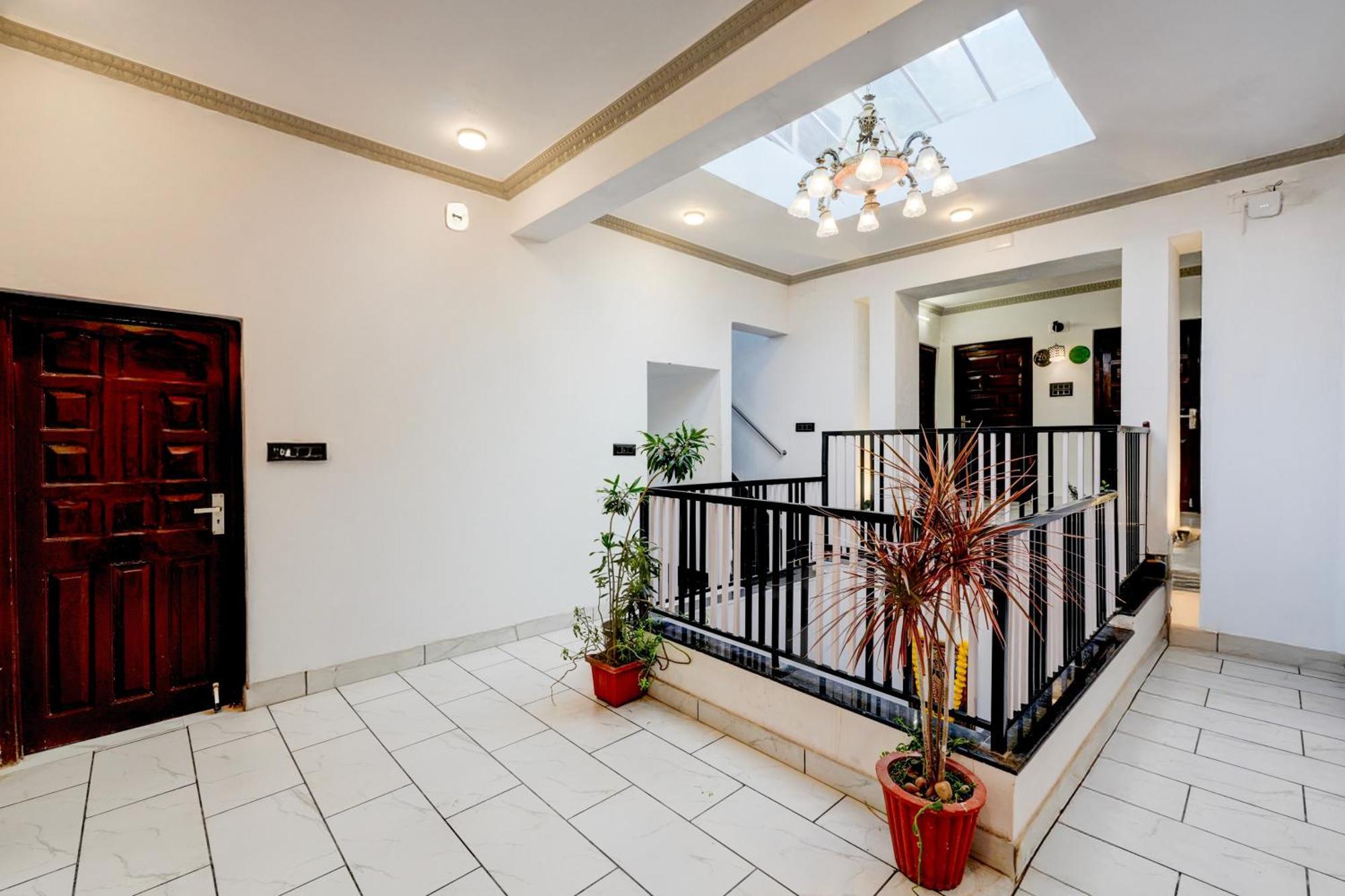O N Hill View Hotel 3*