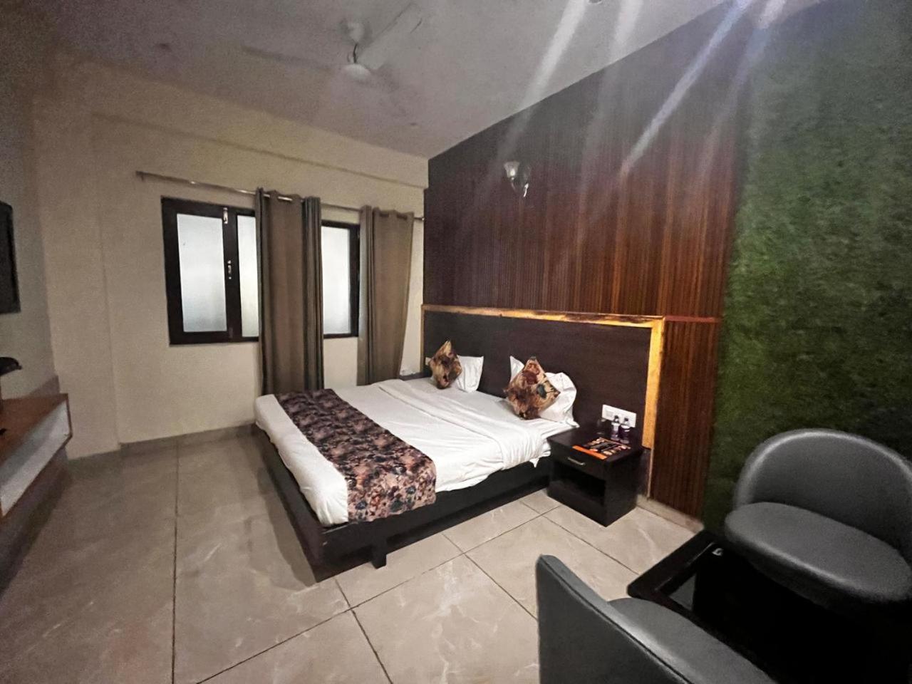 Pinerock Resort Best Selling Property In Mussoorie ! Luxury Rooms ! Mountain View ! Open Terrace ! Cafe ! Parking ! 4* Mussoorie