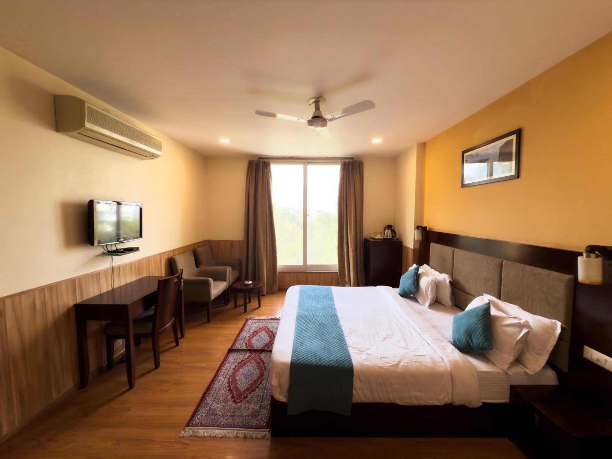 Royal Palm - A Budget In 3*