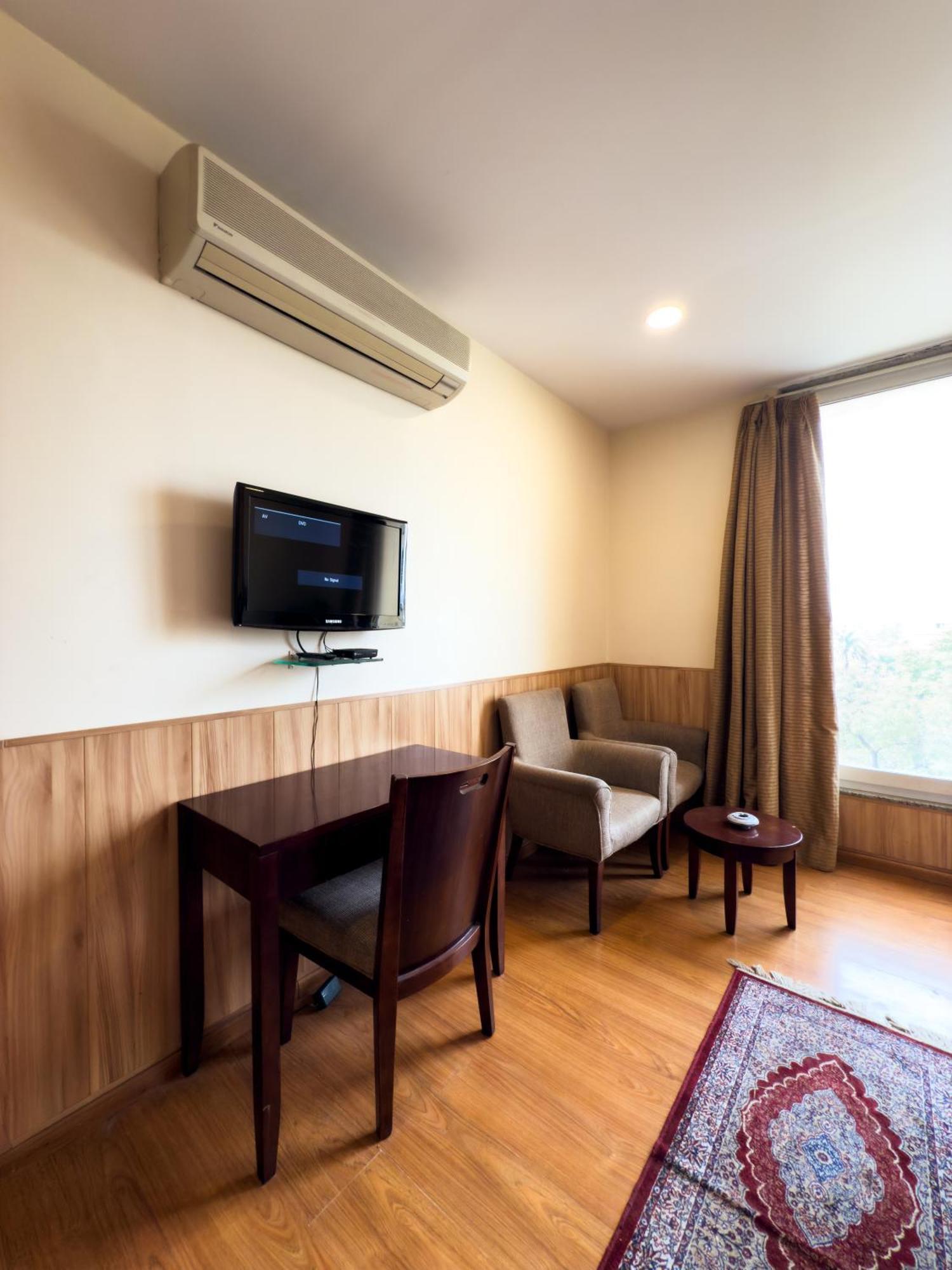 Royal Palm - A Budget In Hotel
