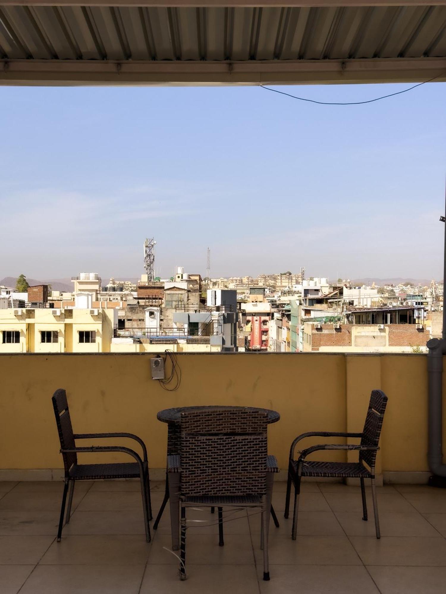 Hotel Royal Palm - A Budget In 3*