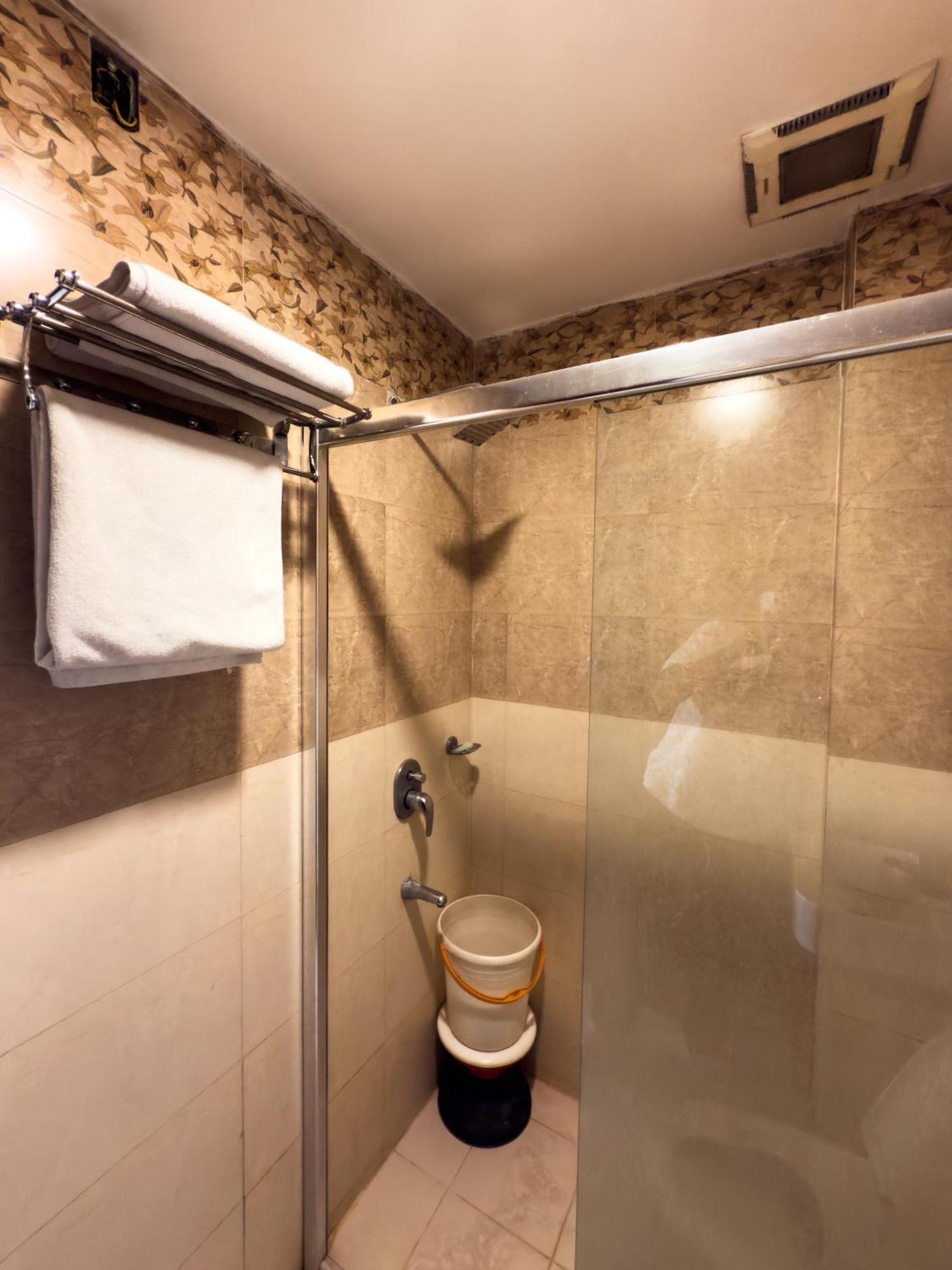 Royal Palm - A Budget In 3*