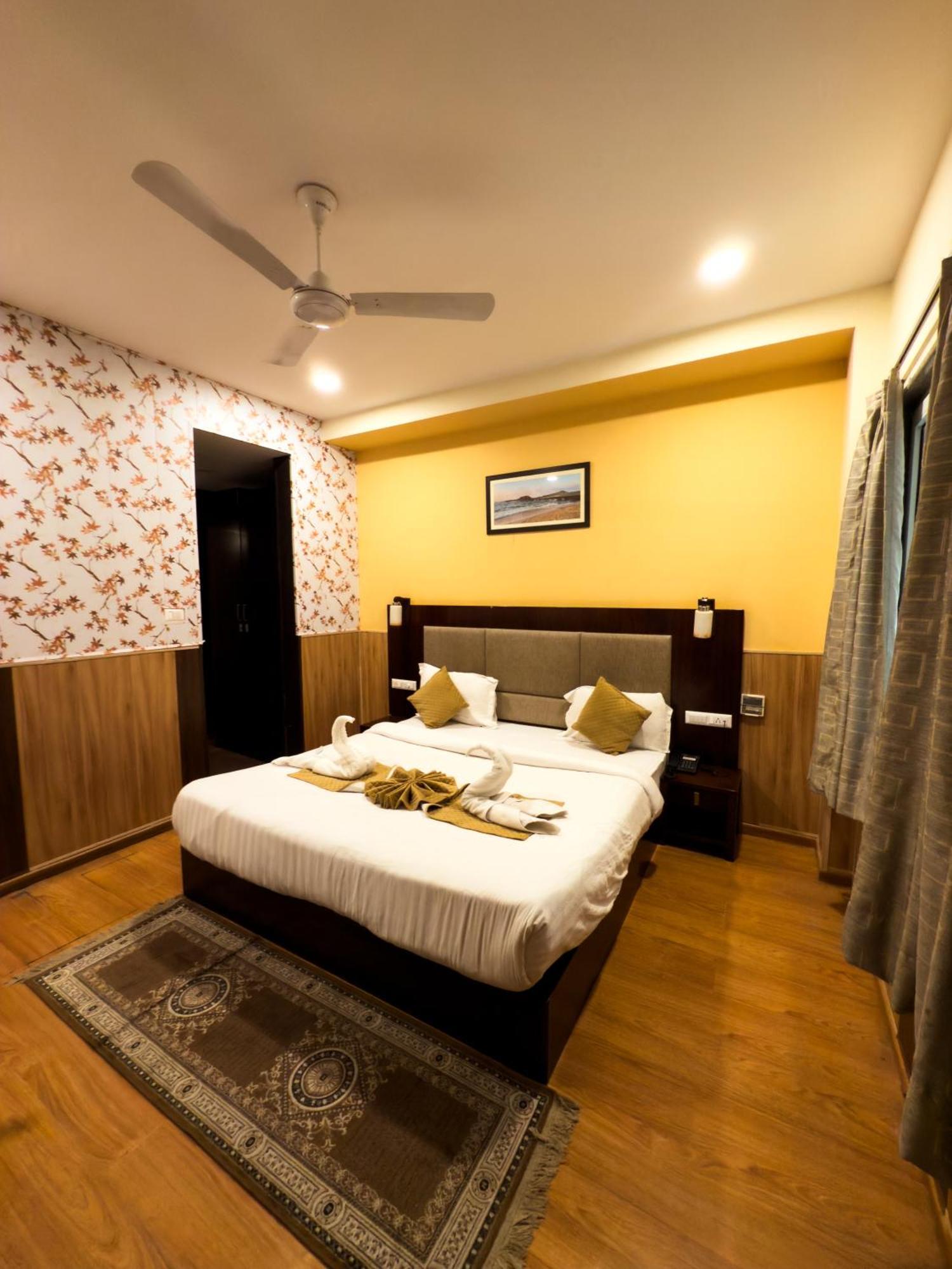 Royal Palm - A Budget In Udaipur