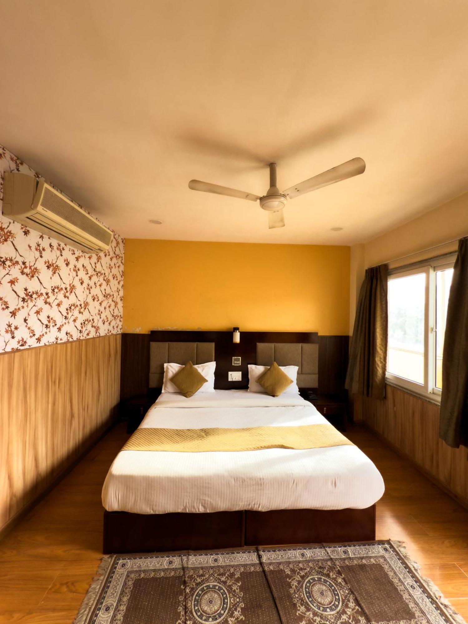 Hotel Royal Palm - A Budget In
