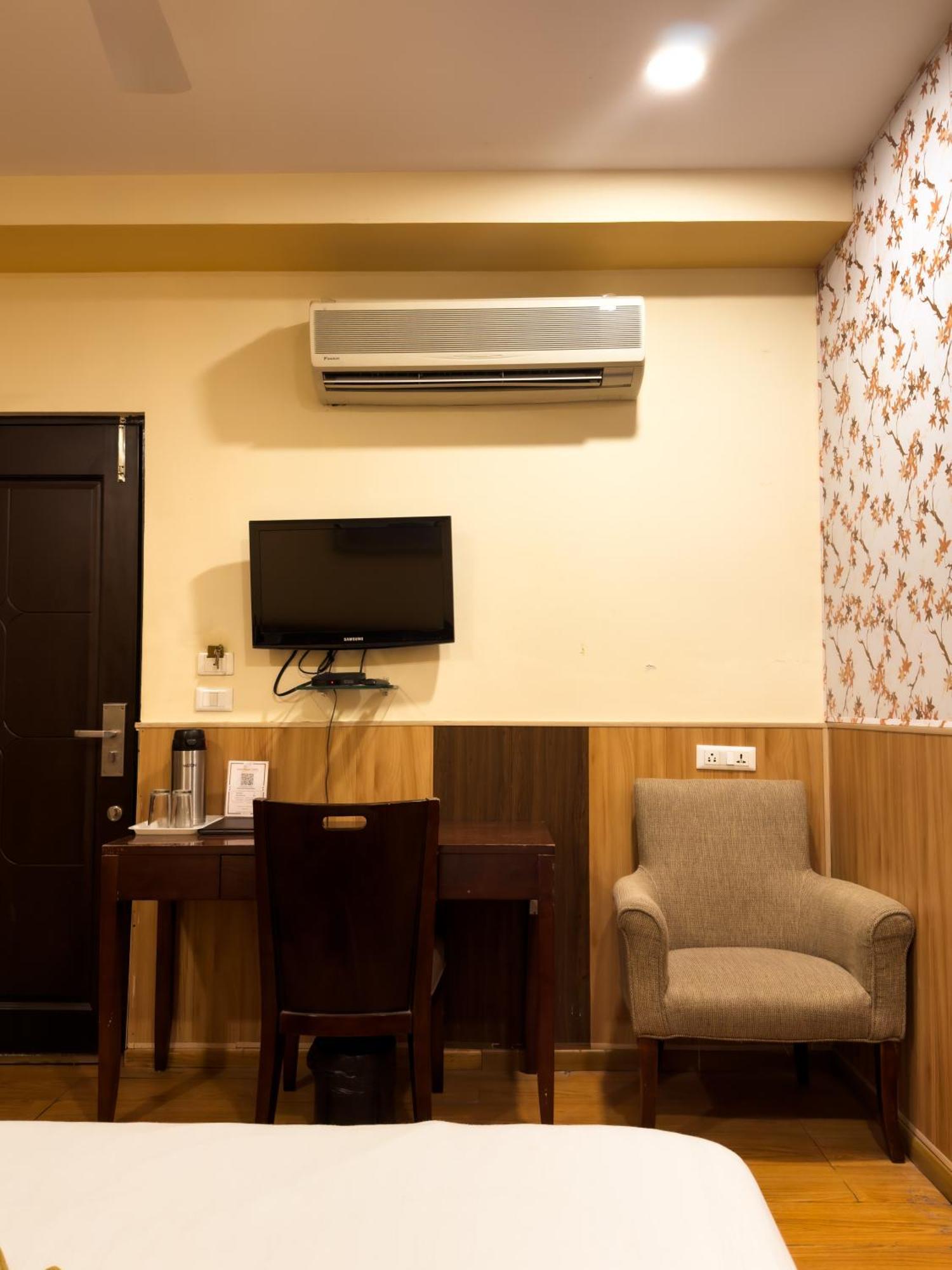 Royal Palm - A Budget In Hotel 3*