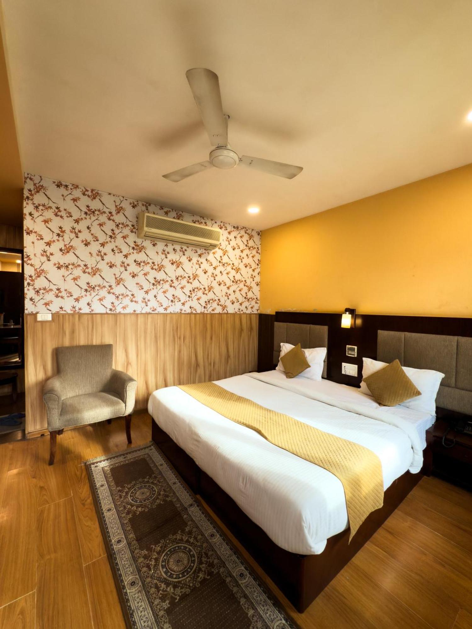 Hotel Royal Palm - A Budget In 3*