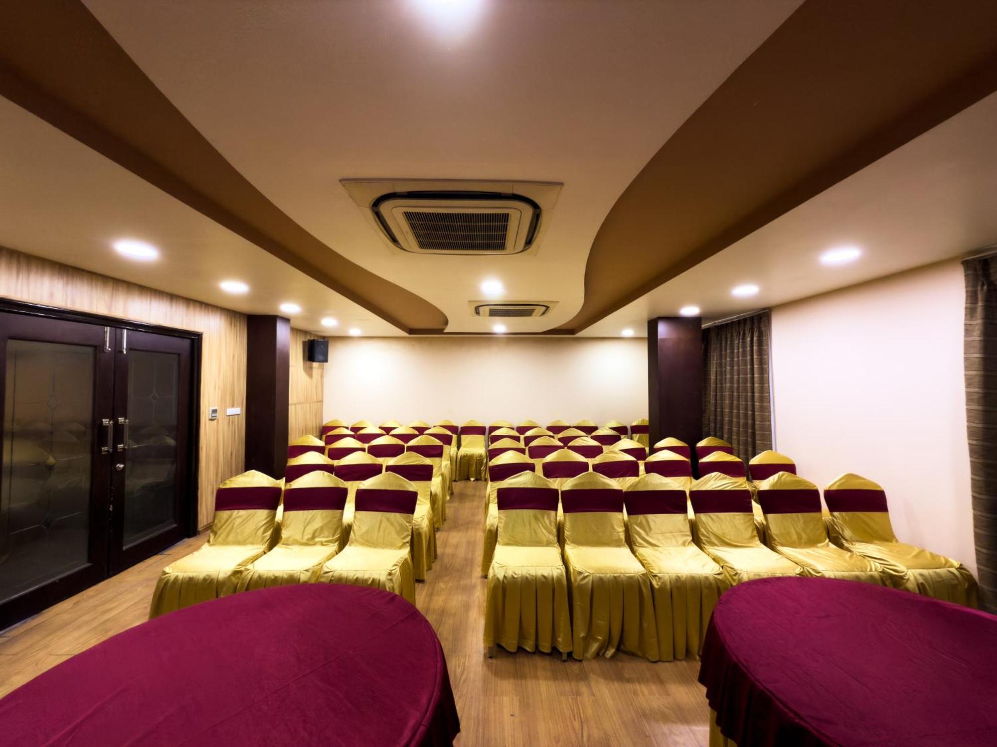 Royal Palm - A Budget In Hotel