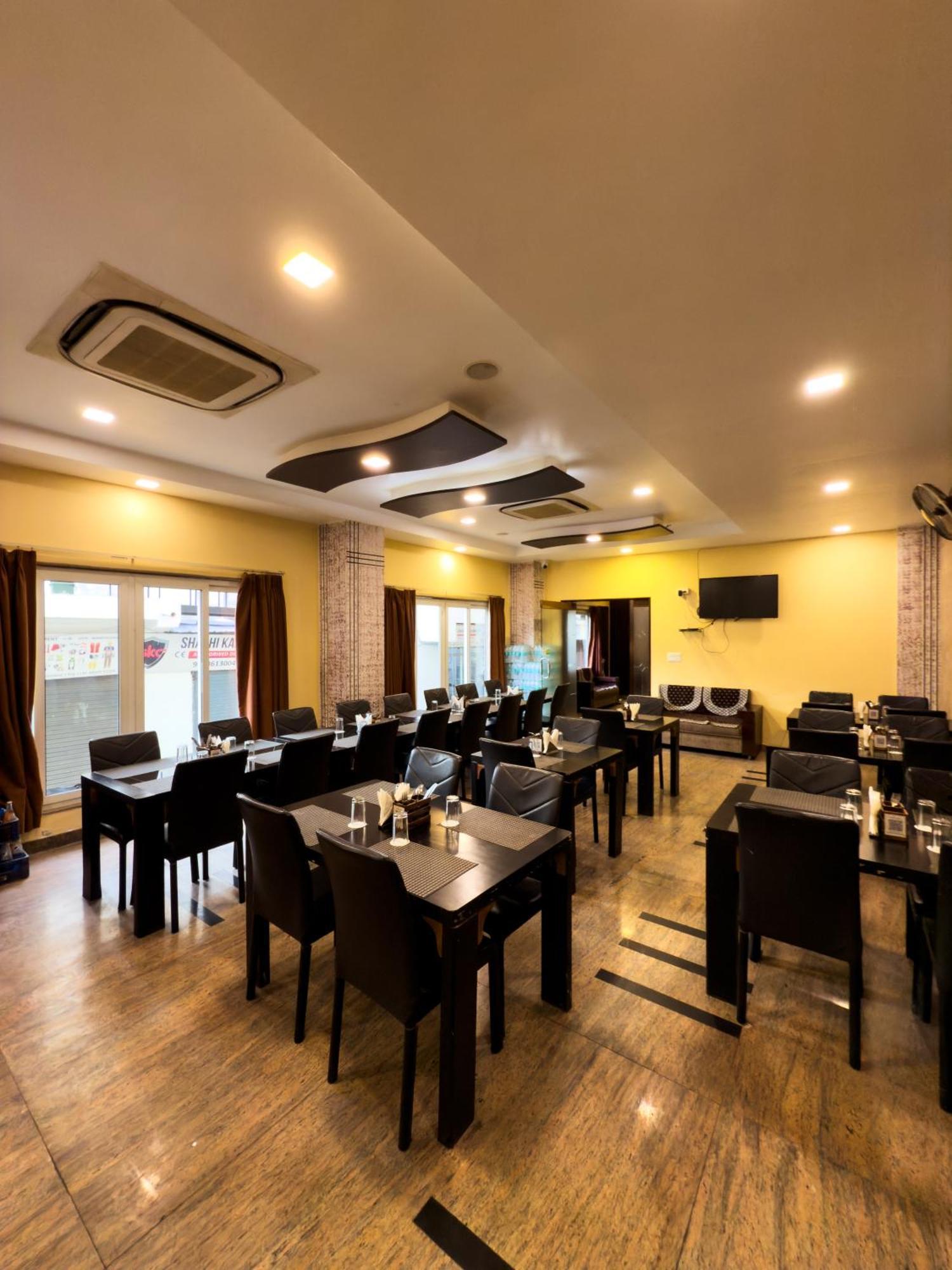 Hotel Royal Palm - A Budget In 3*