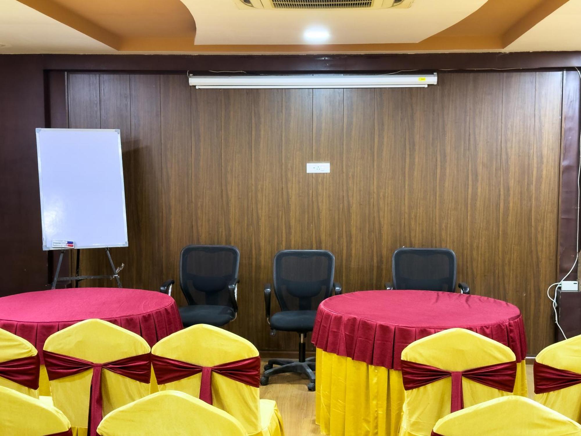 Hotel Royal Palm - A Budget In Udaipur