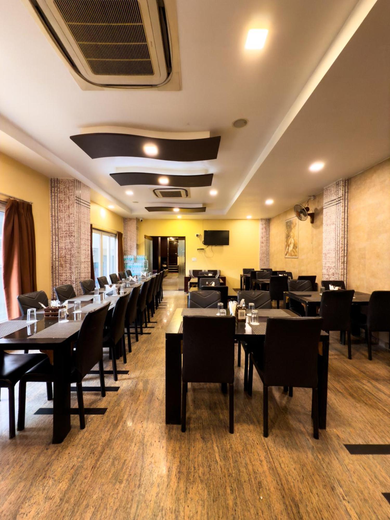 Royal Palm - A Budget In Udaipur