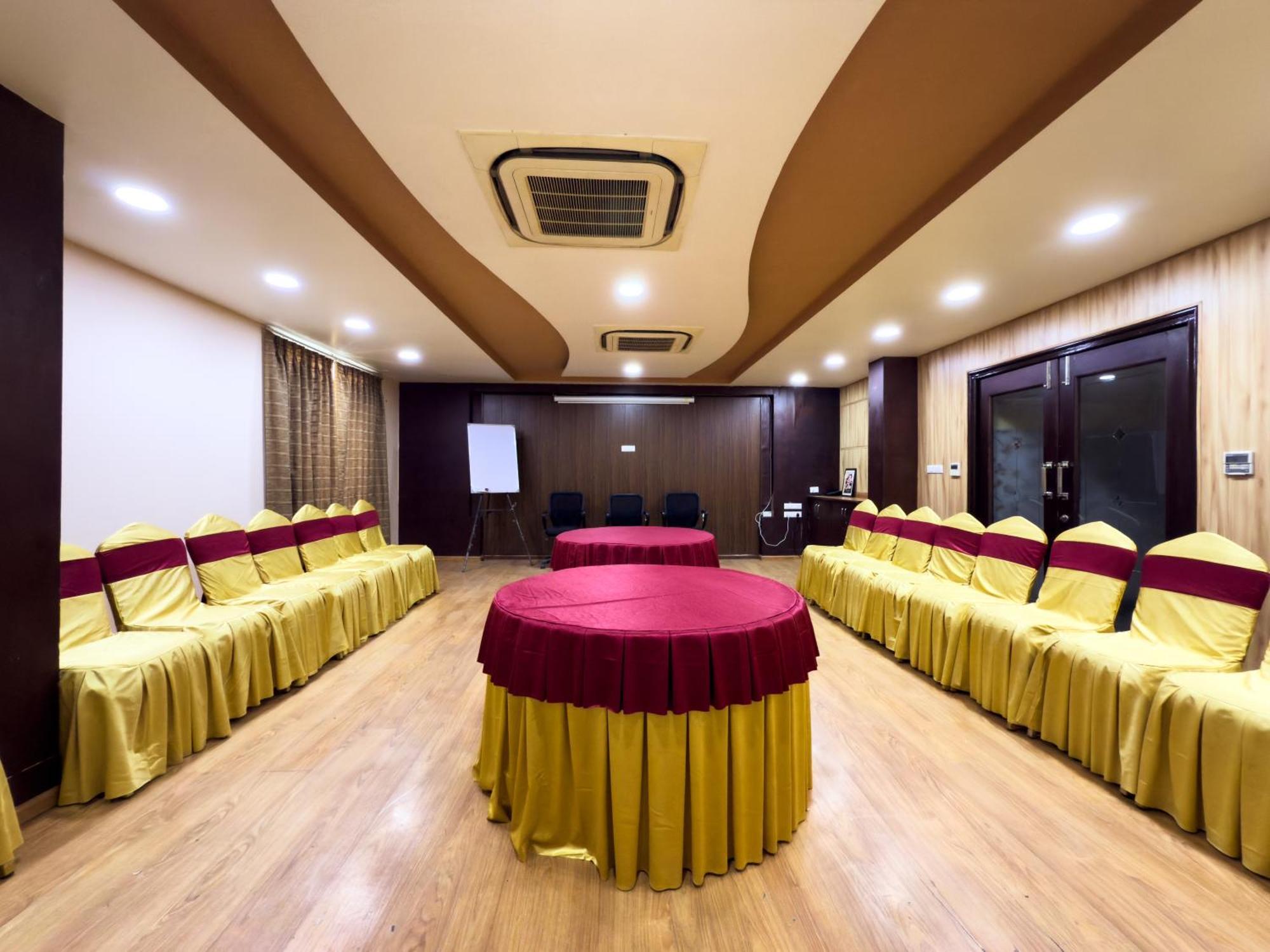 Royal Palm - A Budget In Hotel