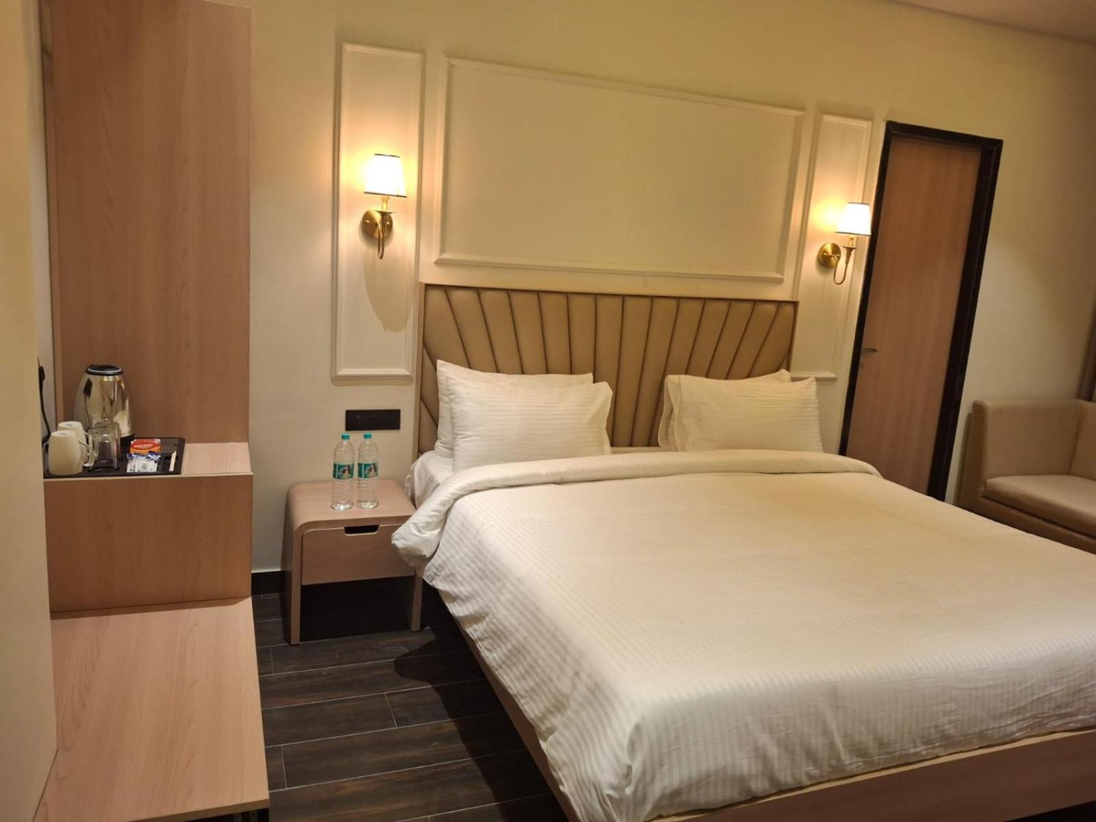 Playsales Naori Hotel