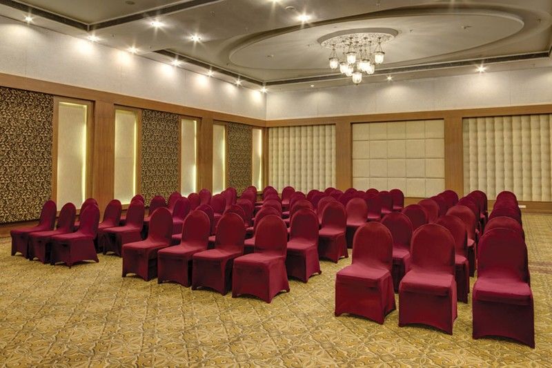 Ramada By Wyndham And 5* Udaipur